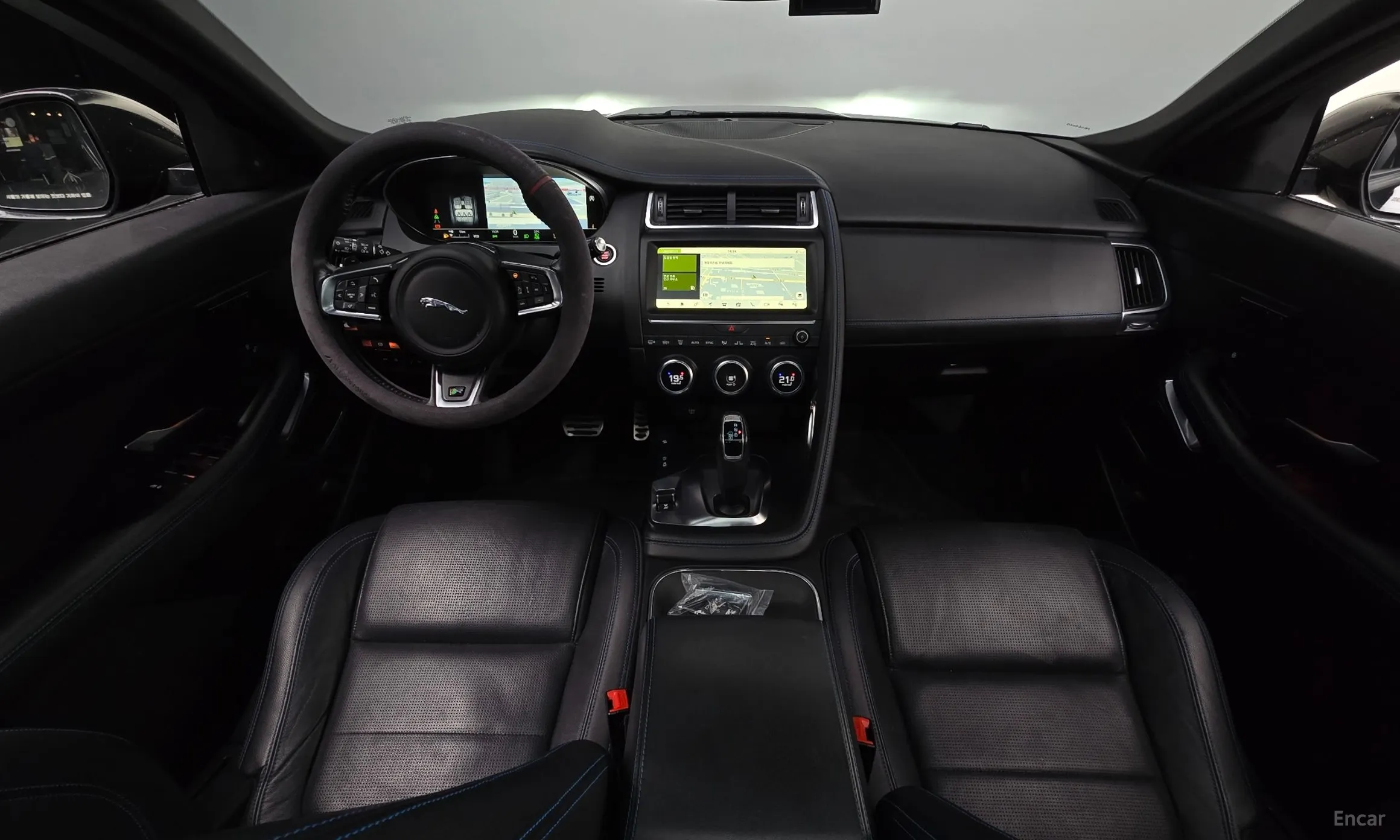 Jaguar E-PACE превью 7