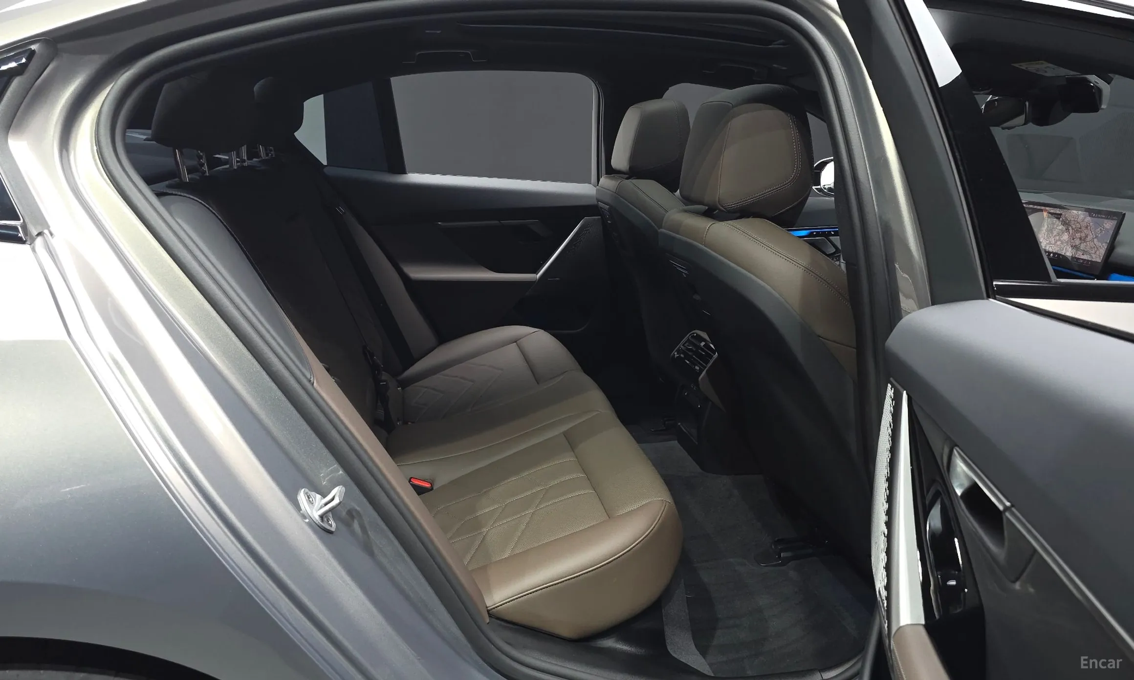 BMW 5 Series (G60) превью 11