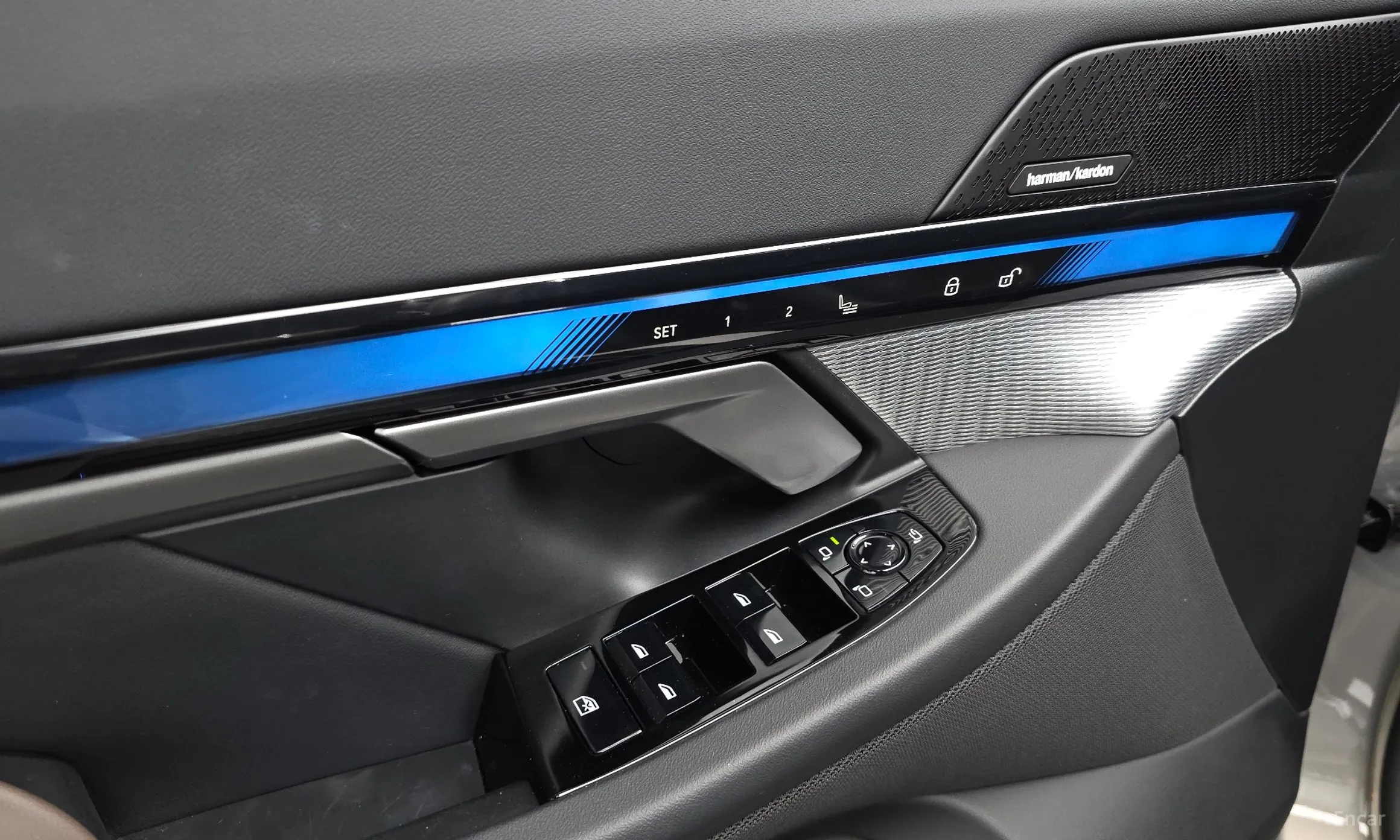 BMW 5 Series (G60) превью 18