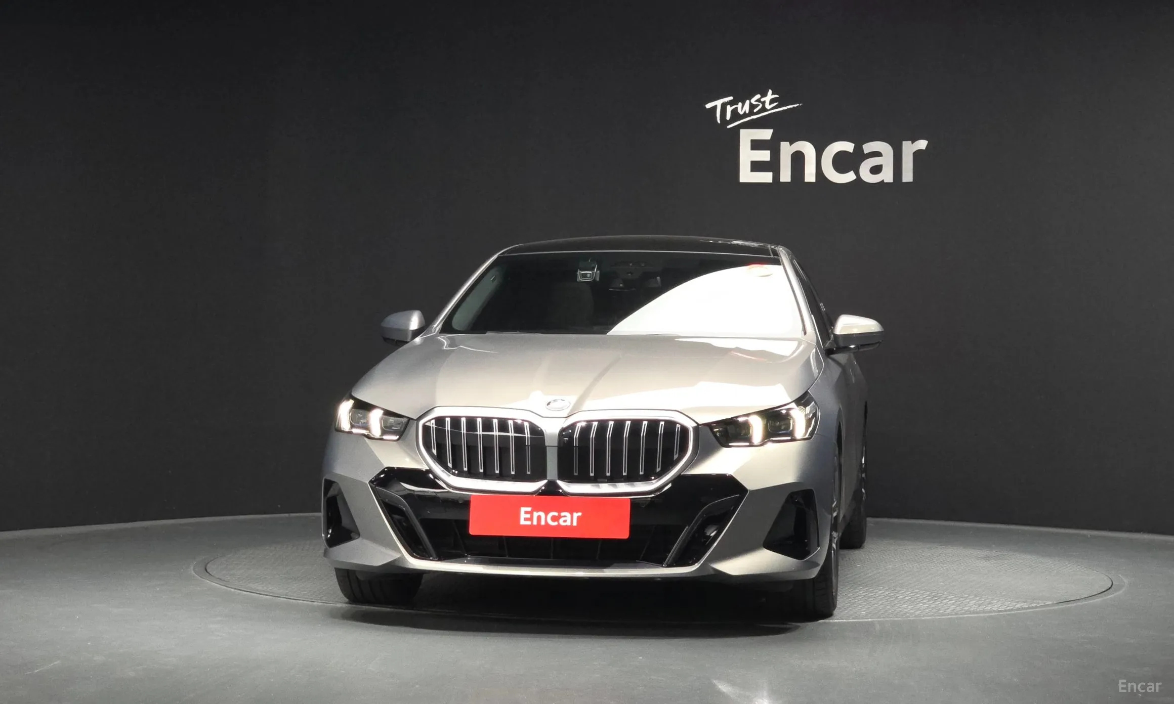 BMW 5 Series (G60) превью 3