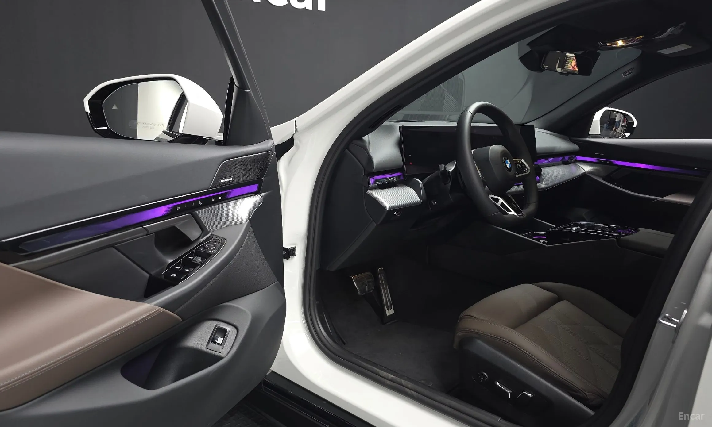 BMW 5 Series (G60) превью 10