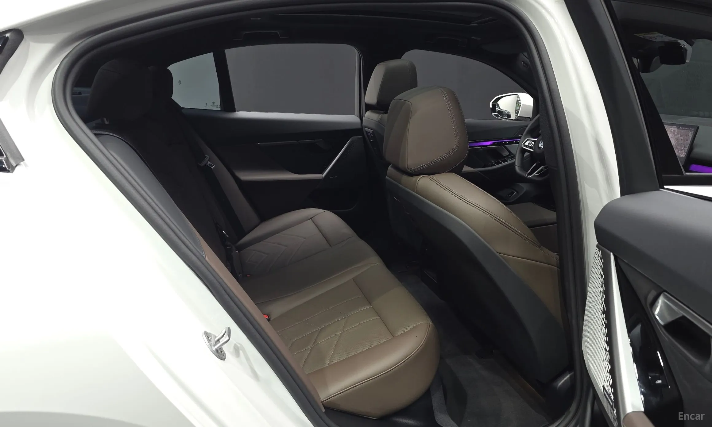 BMW 5 Series (G60) превью 11