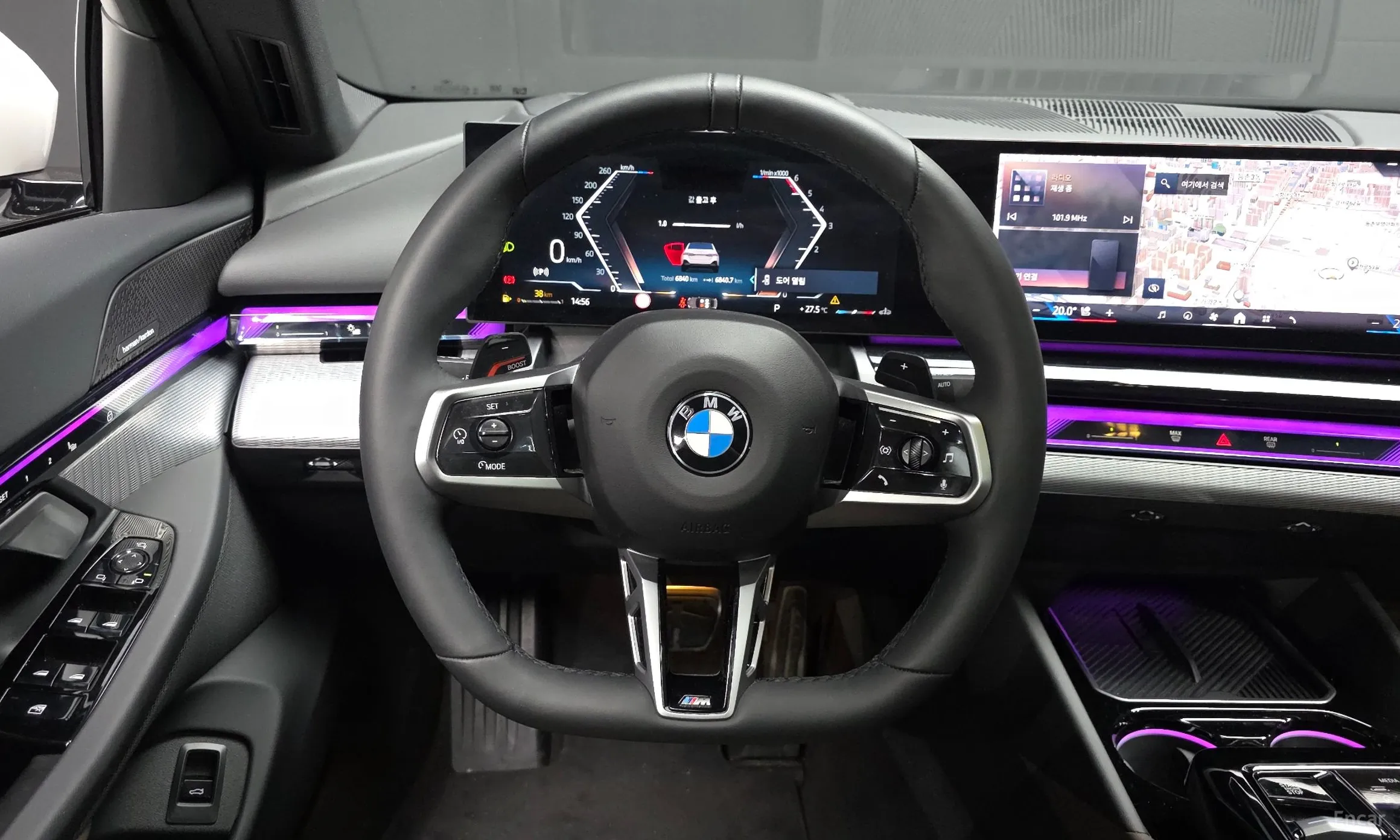 BMW 5 Series (G60) превью 14