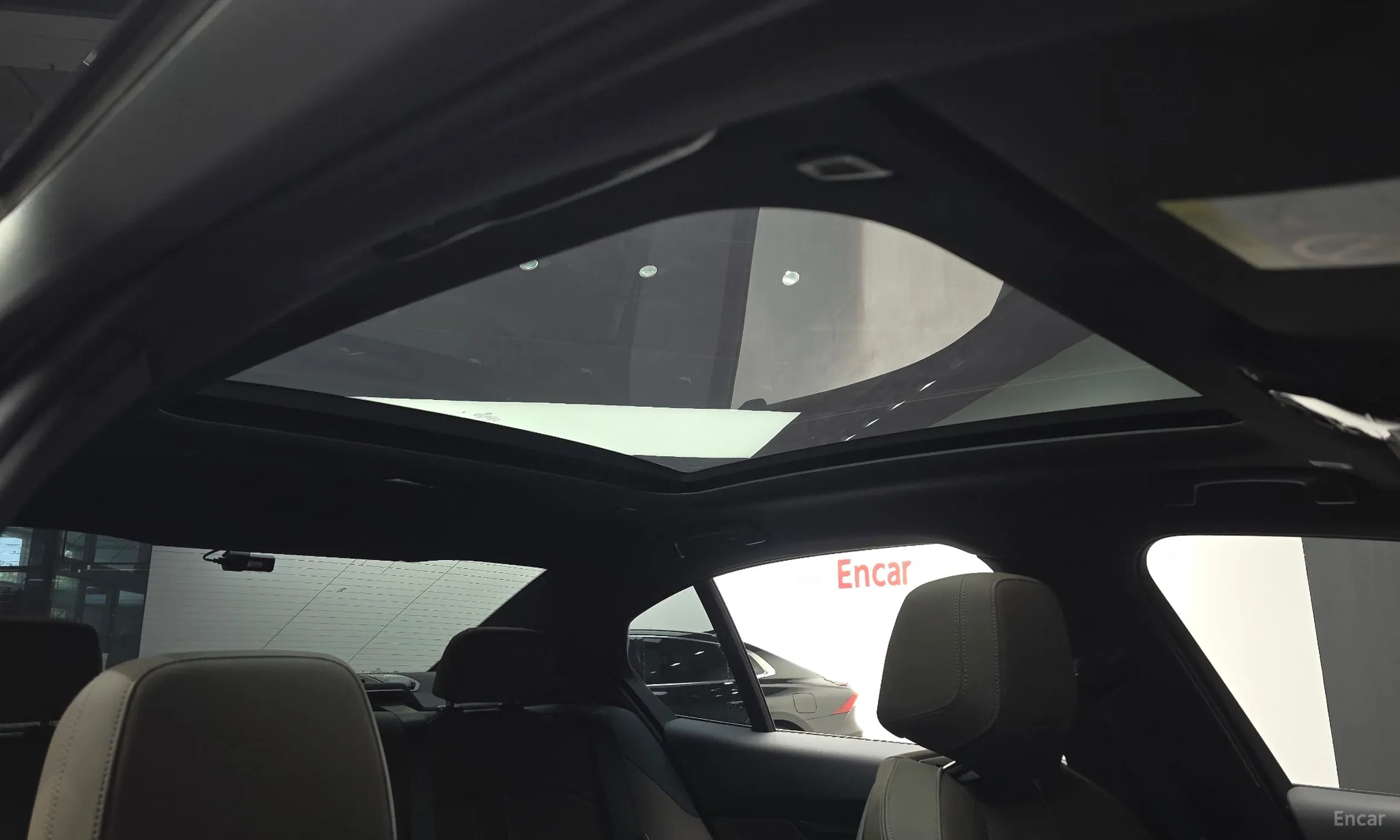 BMW 5 Series (G60) превью 19