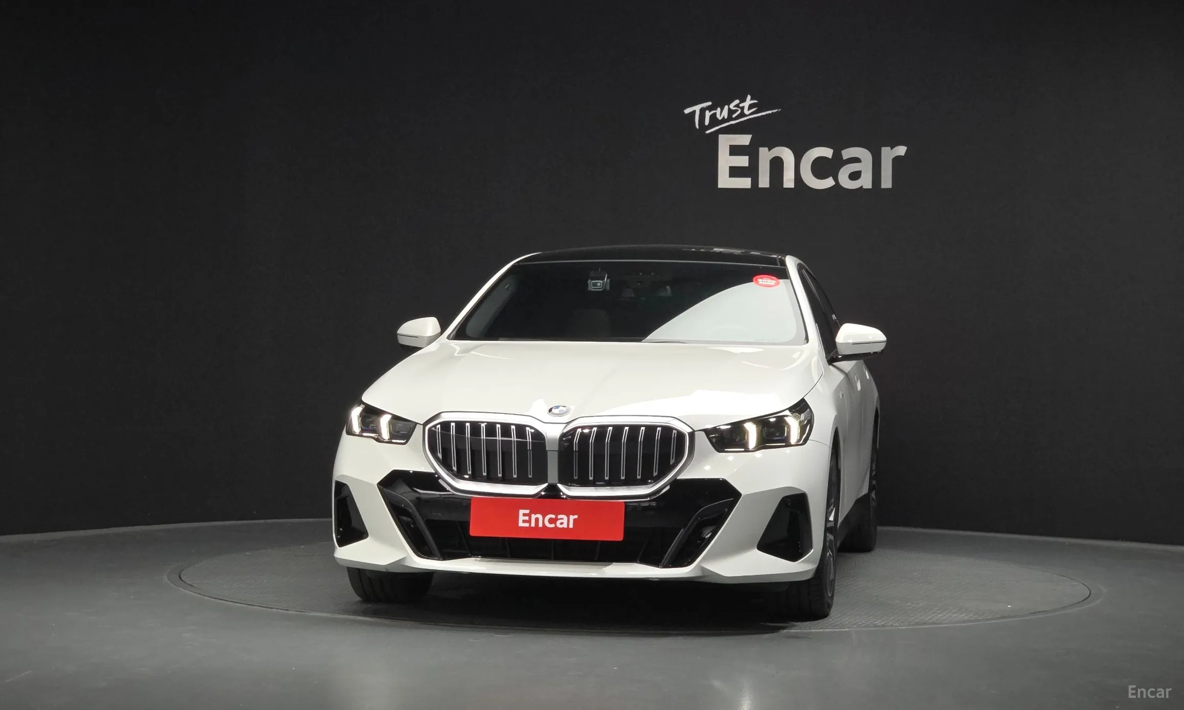 BMW 5 Series (G60) превью 3