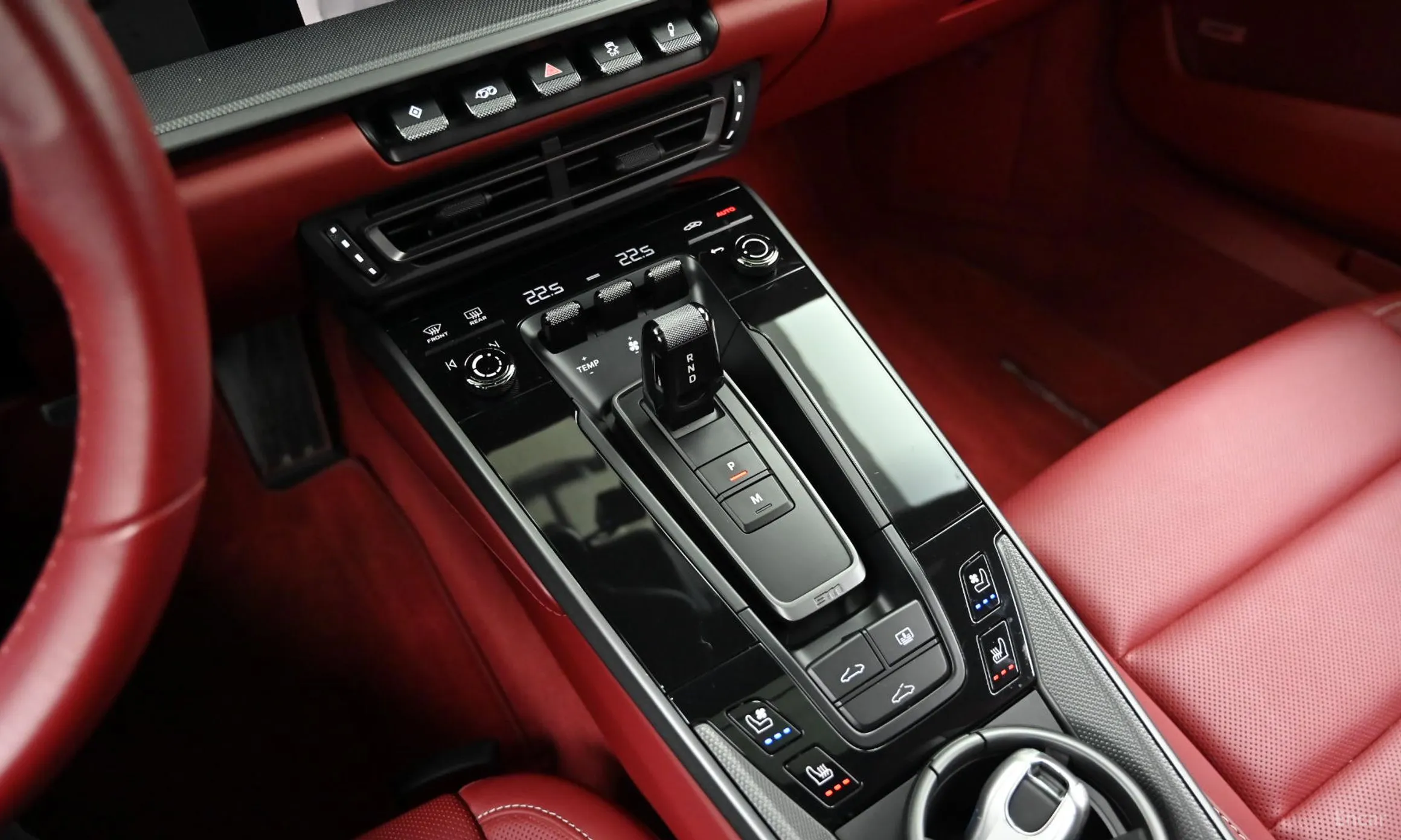 Porsche 911 (992) превью 9