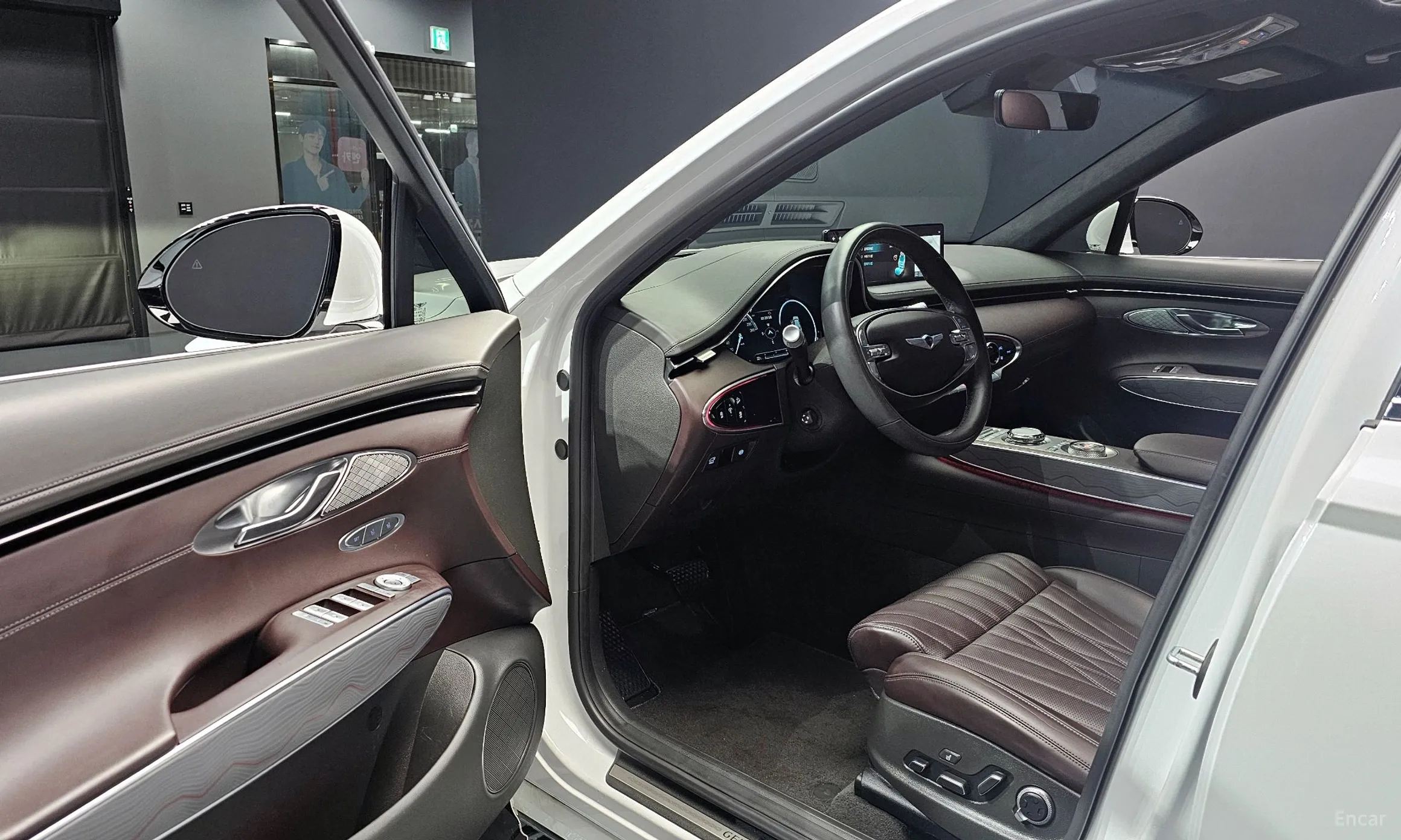 Genesis GV70 превью 10