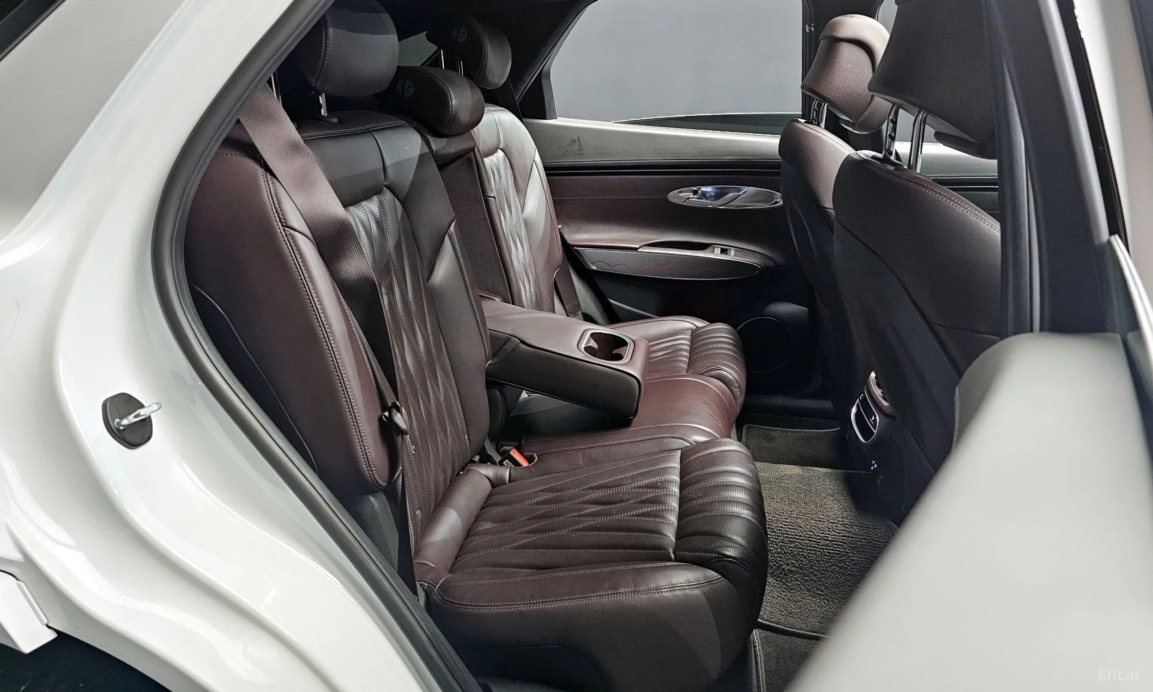 Genesis GV70 превью 11