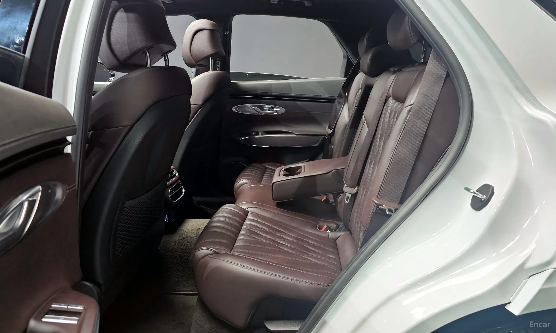 Genesis GV70 превью 12