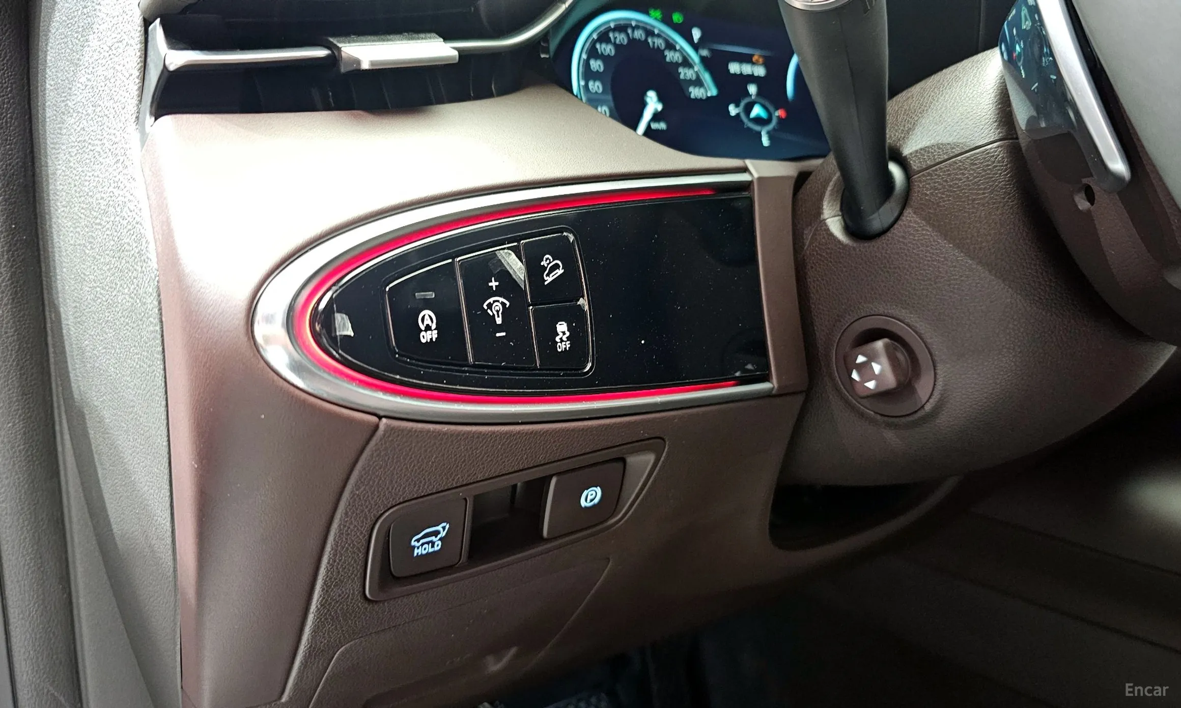 Genesis GV70 превью 16