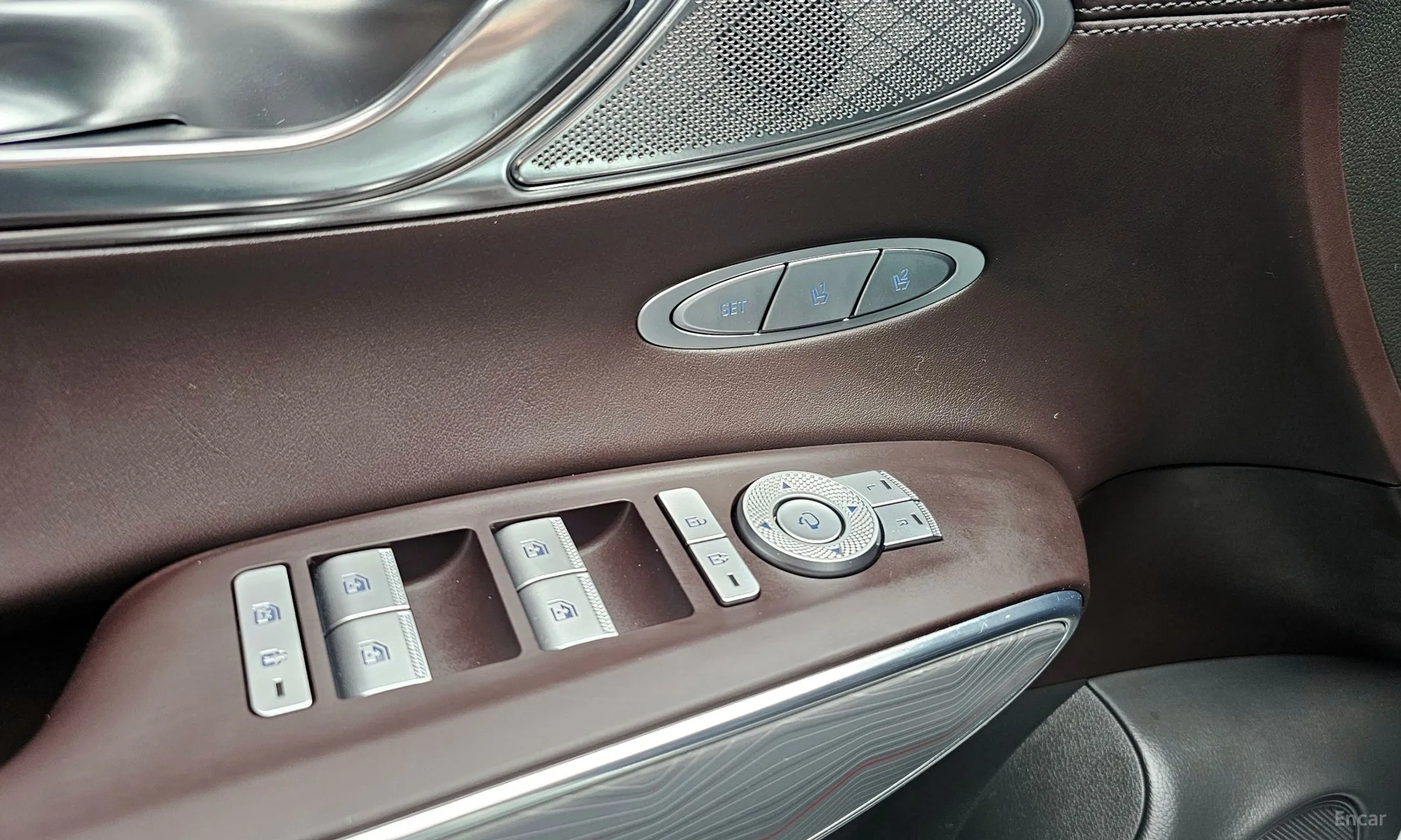 Genesis GV70 превью 17