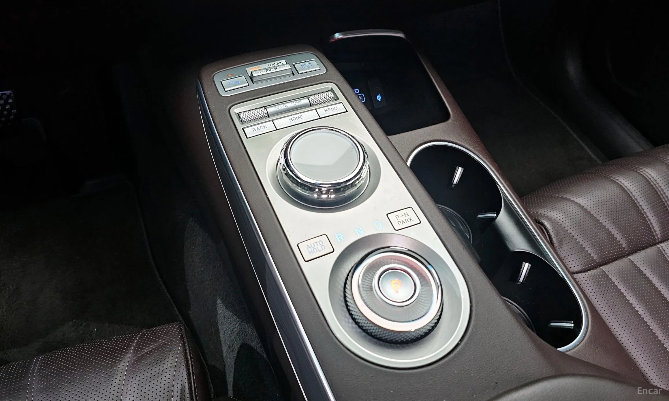 Genesis GV70 превью 9