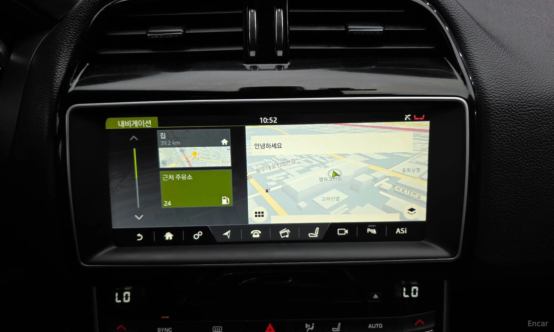 Jaguar XE превью 14