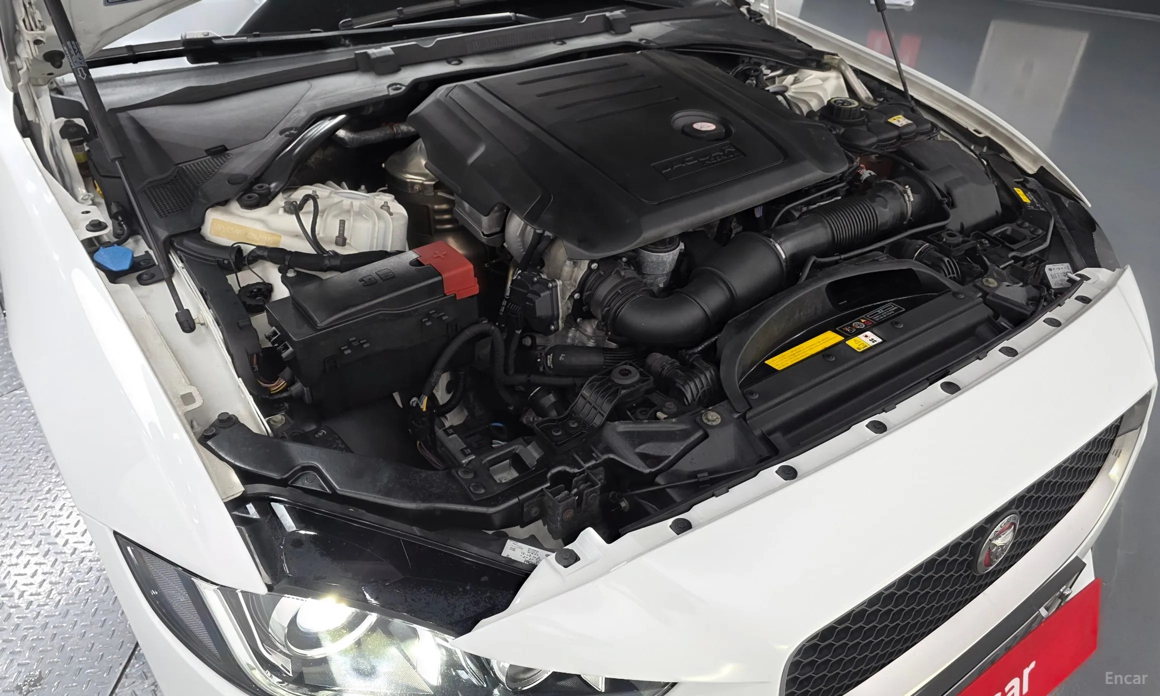 Jaguar XE превью 6