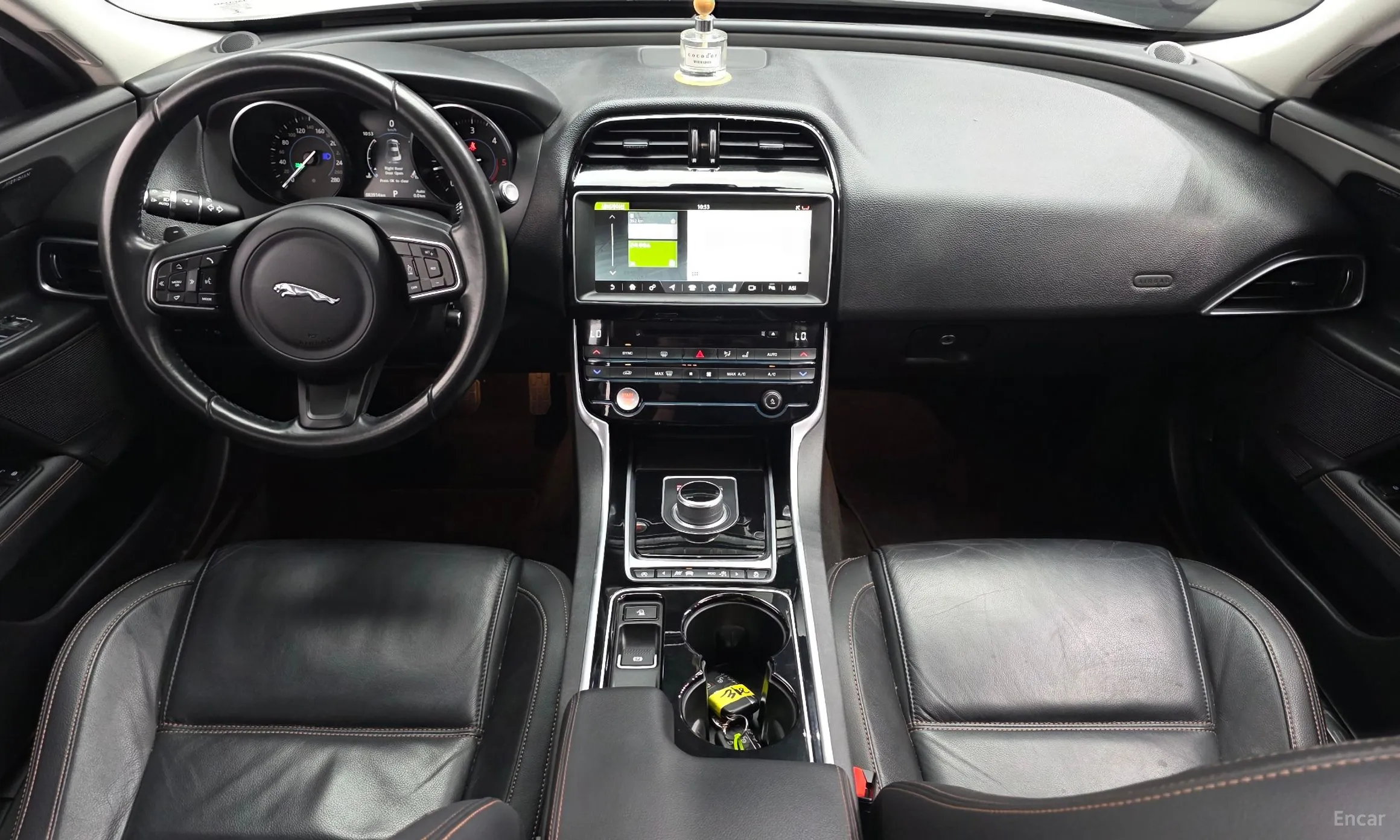 Jaguar XE превью 7