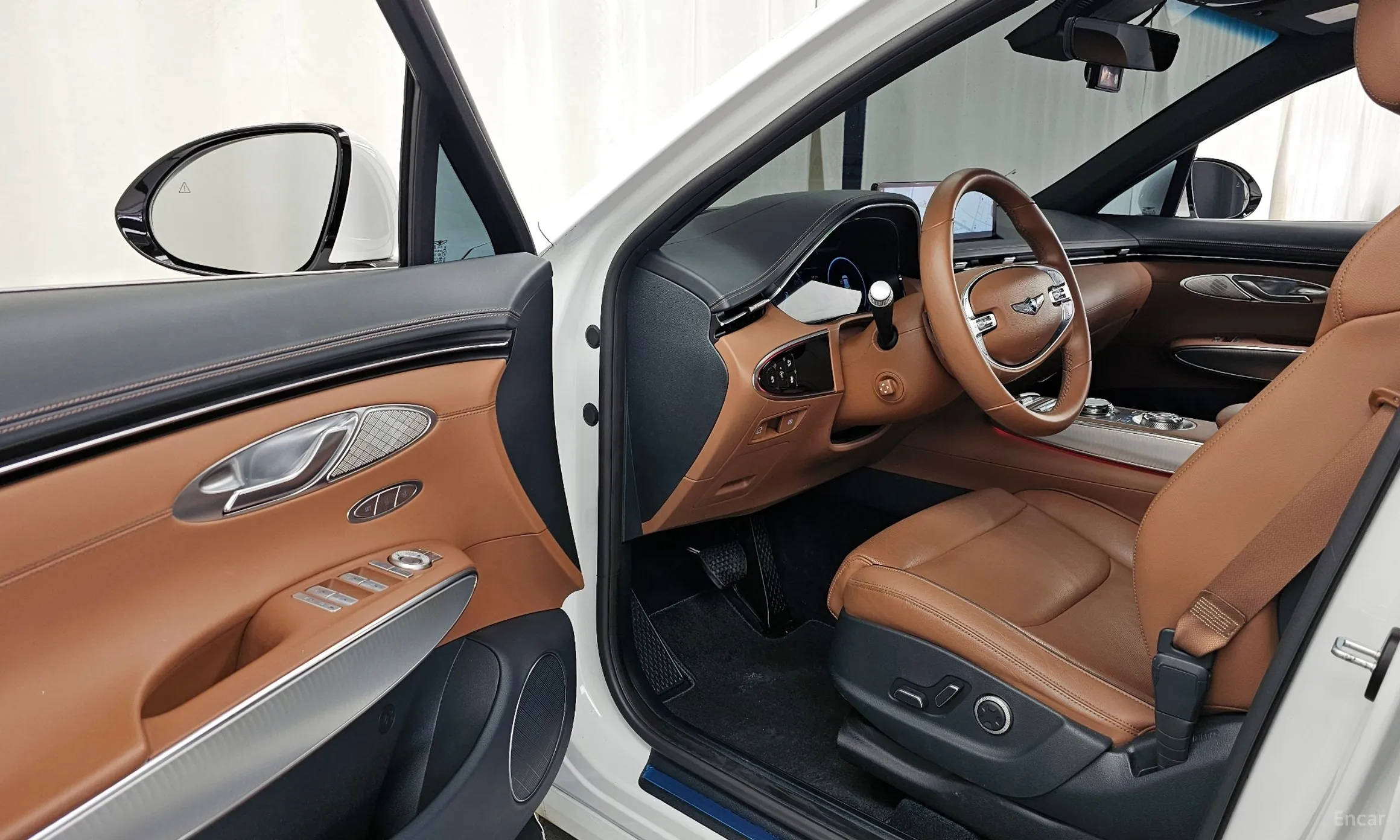 Genesis GV70 превью 10