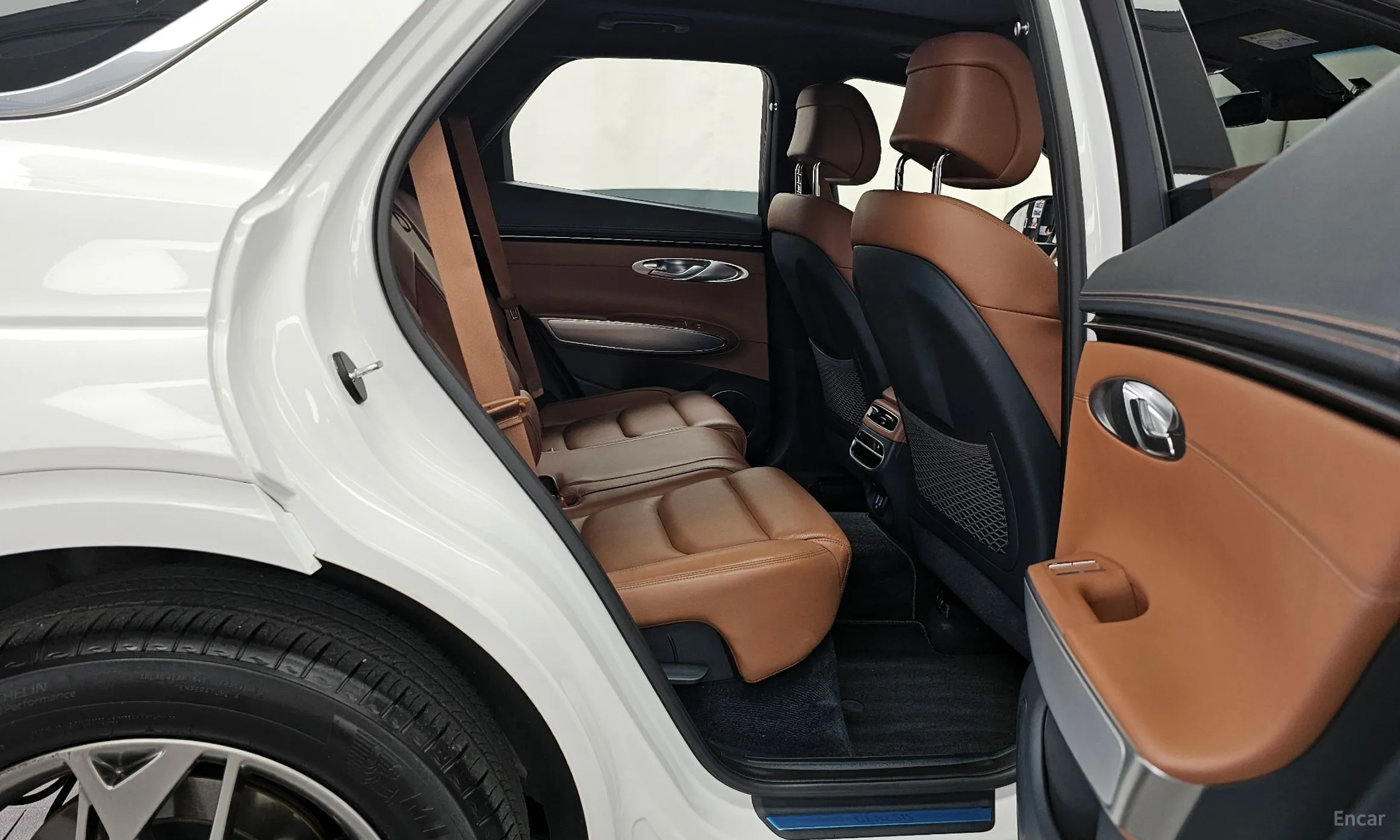 Genesis GV70 превью 12
