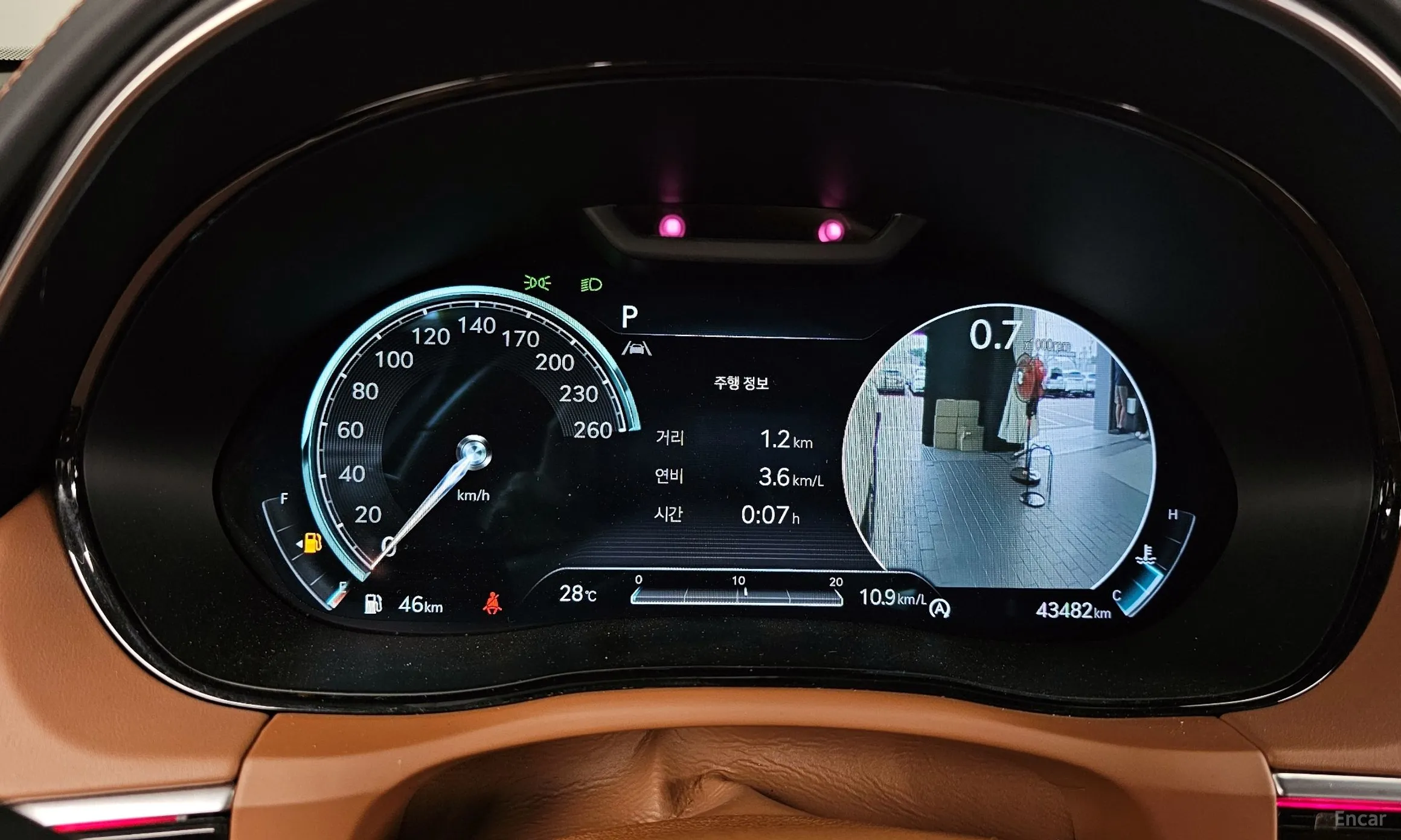 Genesis GV70 превью 8