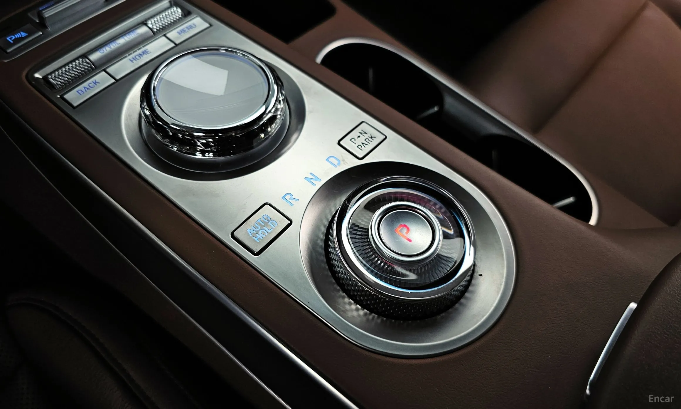 Genesis GV70 превью 9