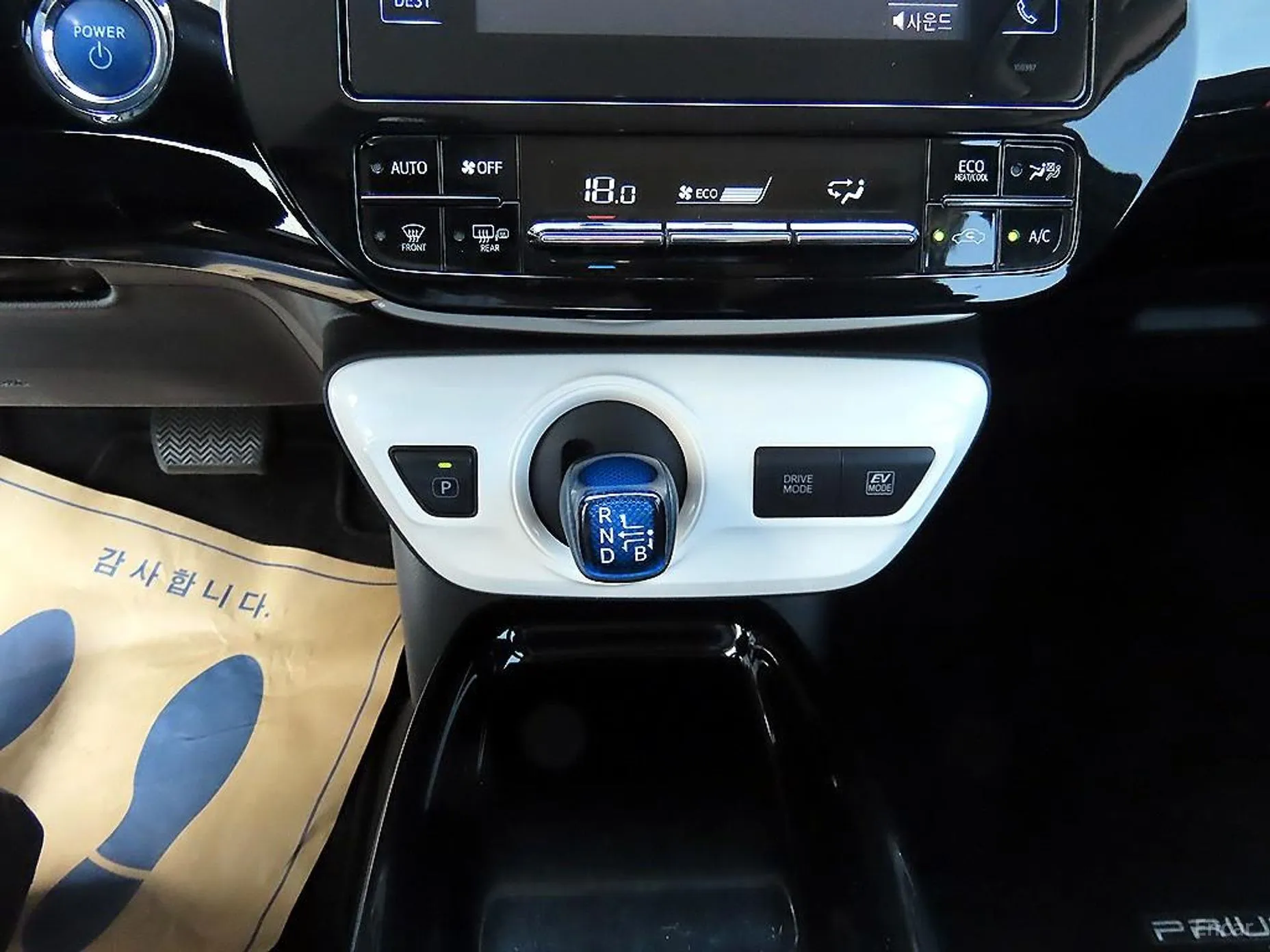 Toyota Prius 4th Generation превью 10