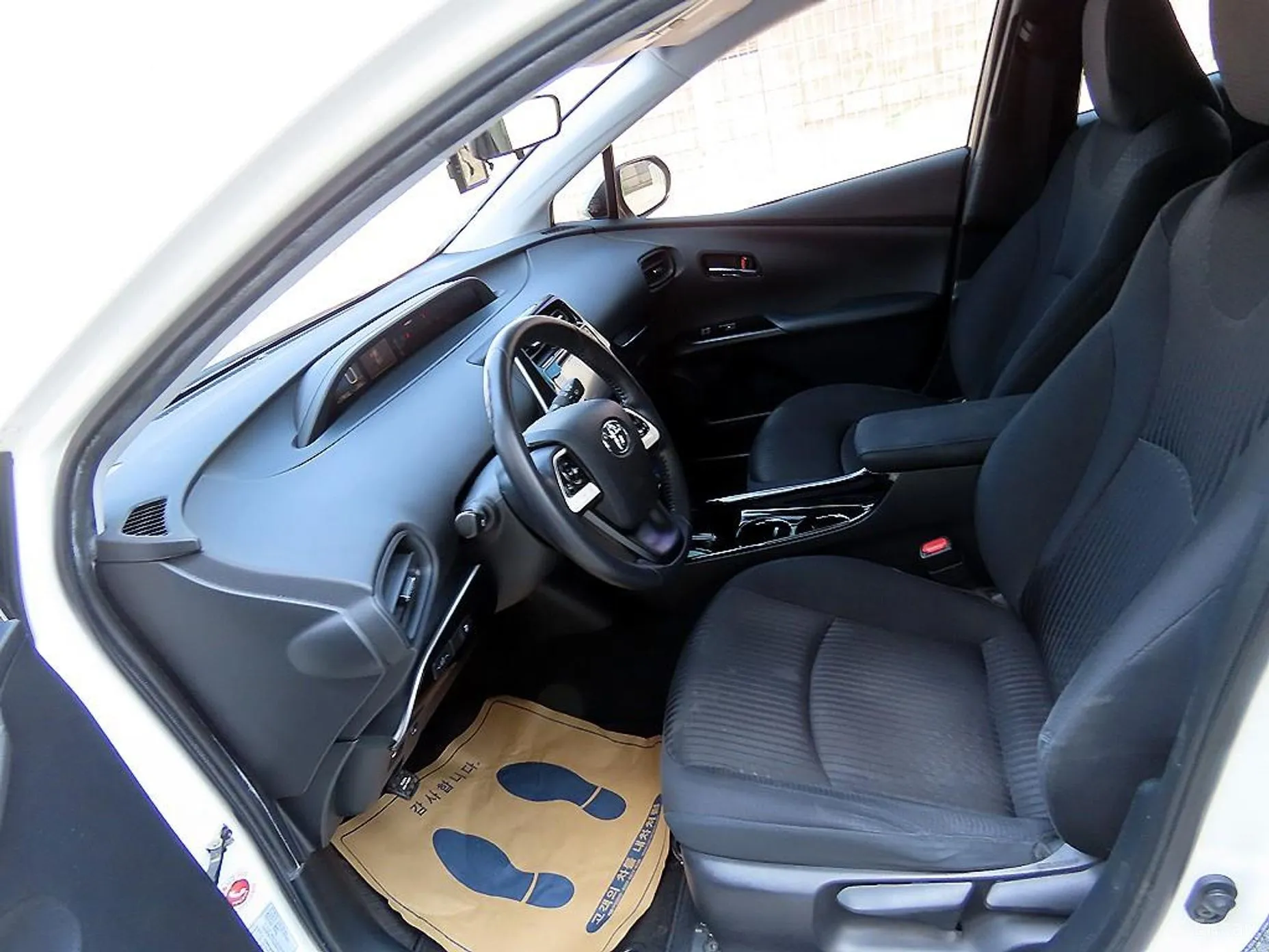 Toyota Prius 4th Generation превью 5