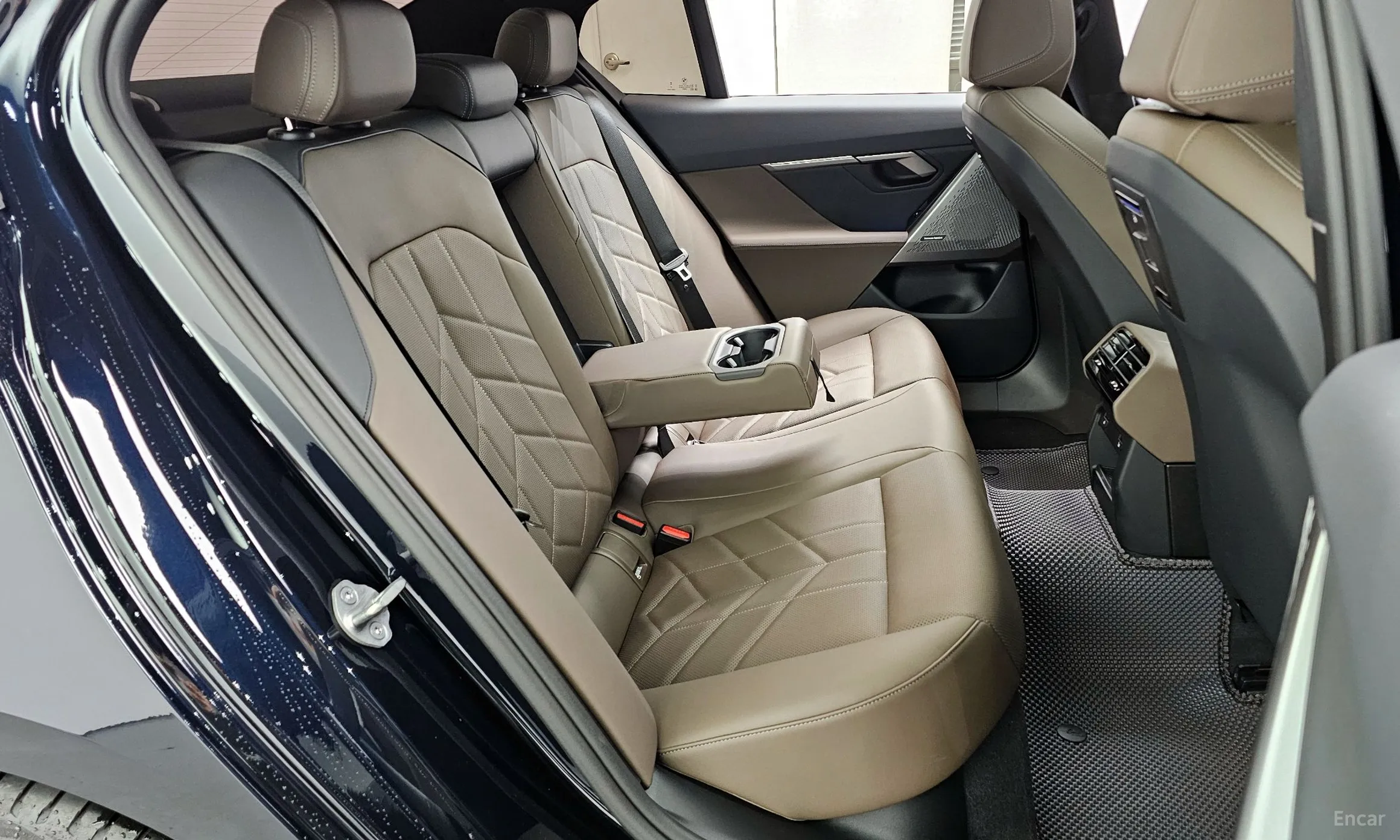 BMW 5 Series (G60) превью 12