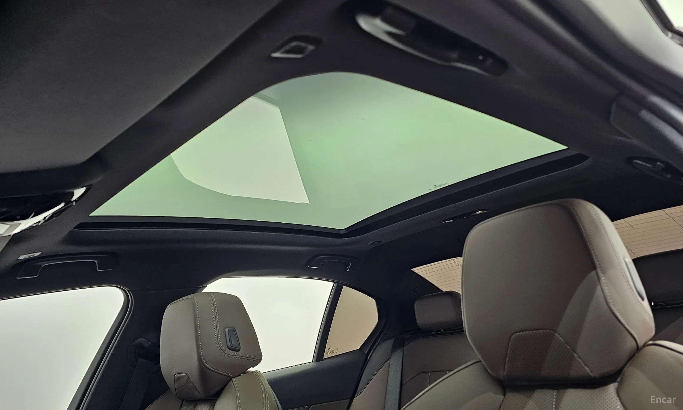 BMW 5 Series (G60) превью 18