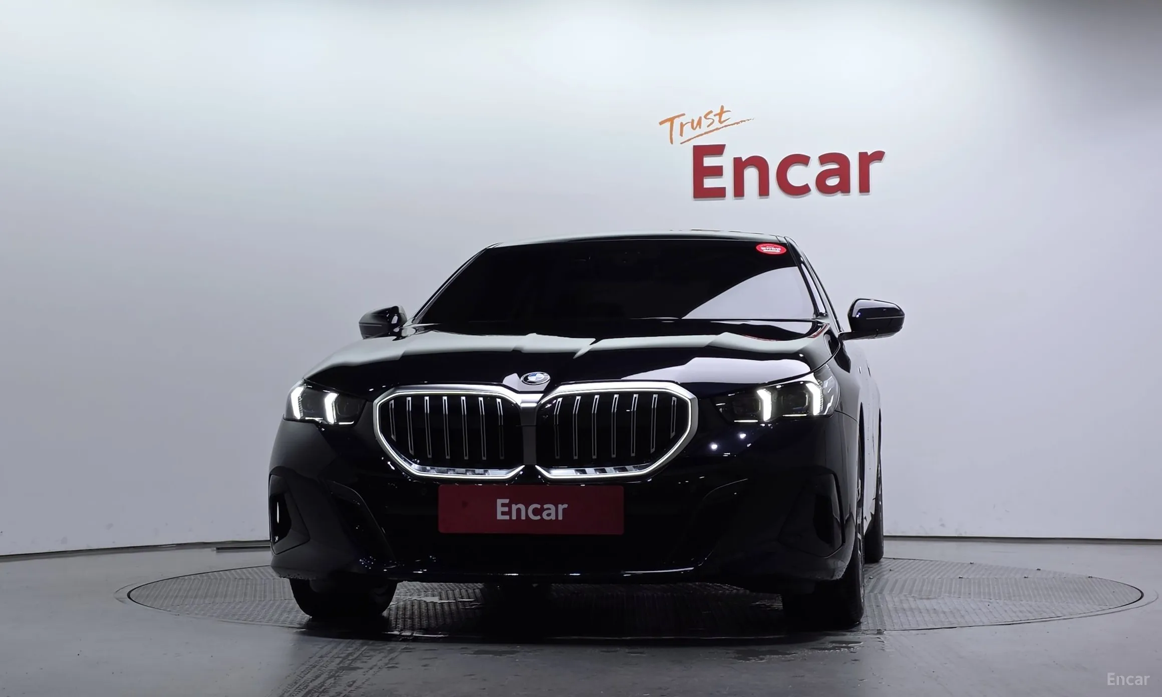BMW 5 Series (G60) превью 3