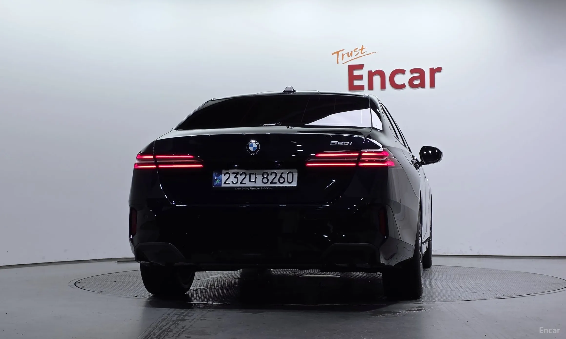 BMW 5 Series (G60) превью 4