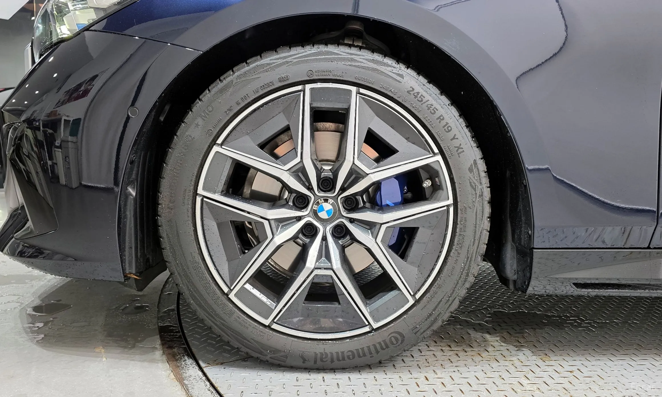 BMW 5 Series (G60) превью 5