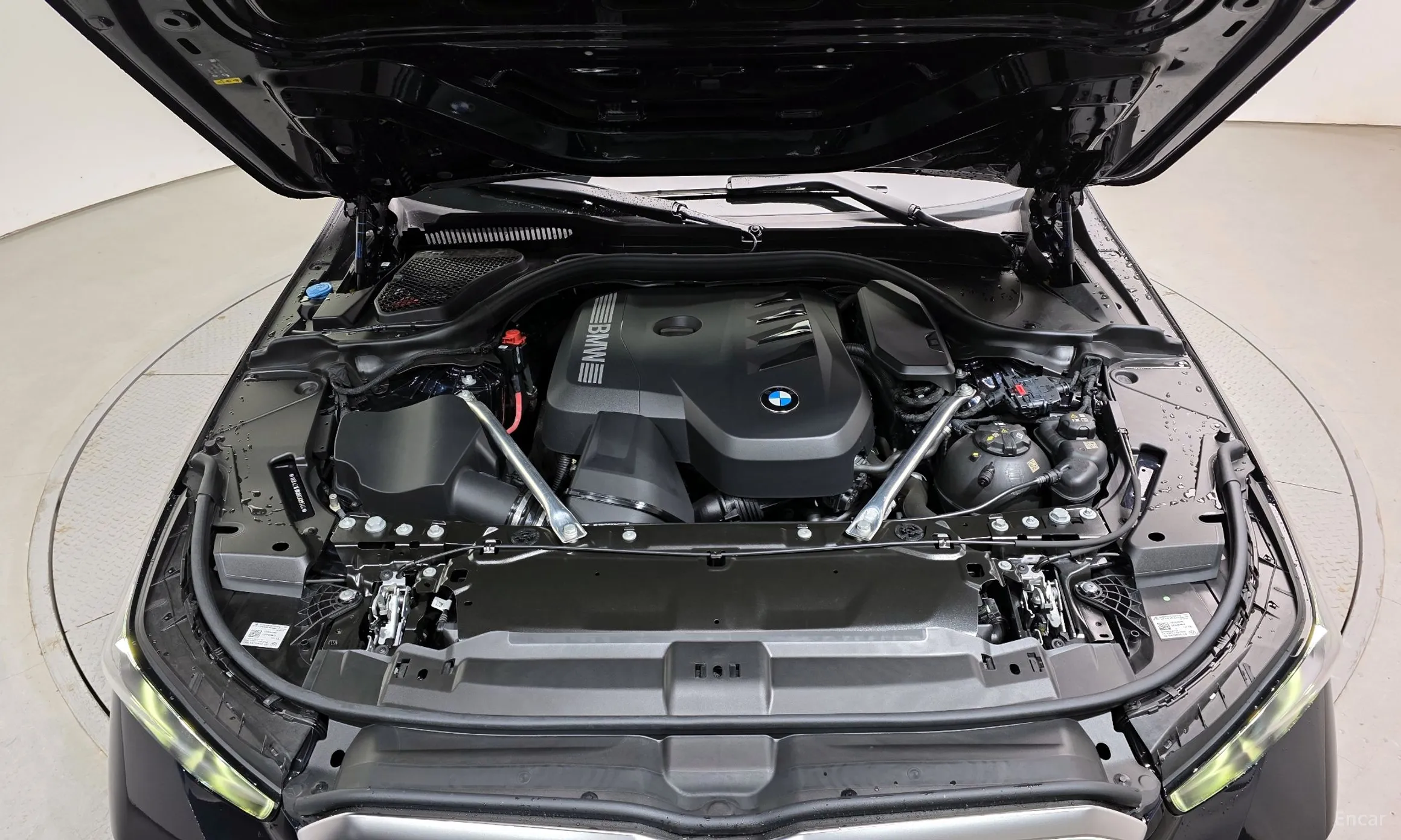 BMW 5 Series (G60) превью 6