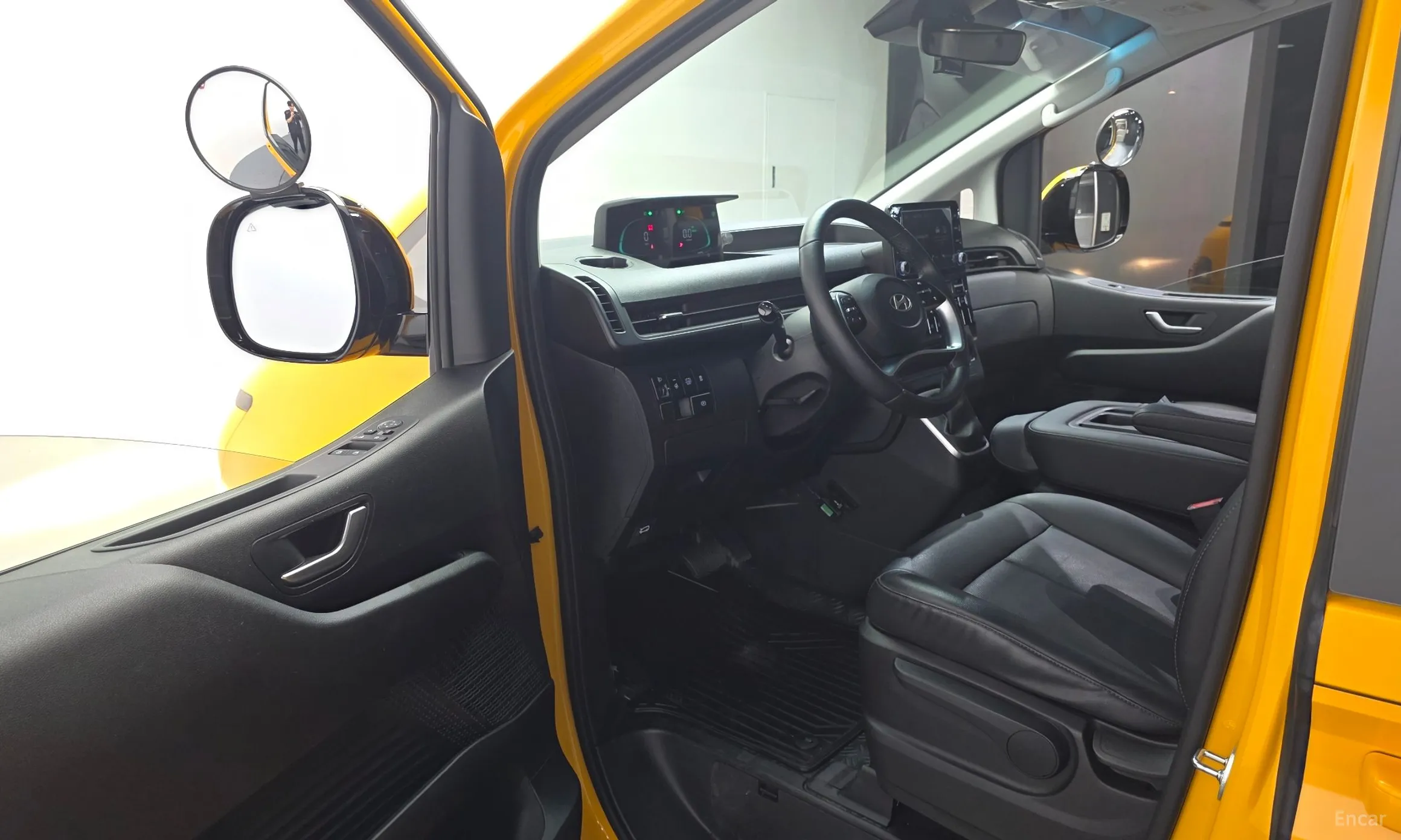 Hyundai Staria превью 10