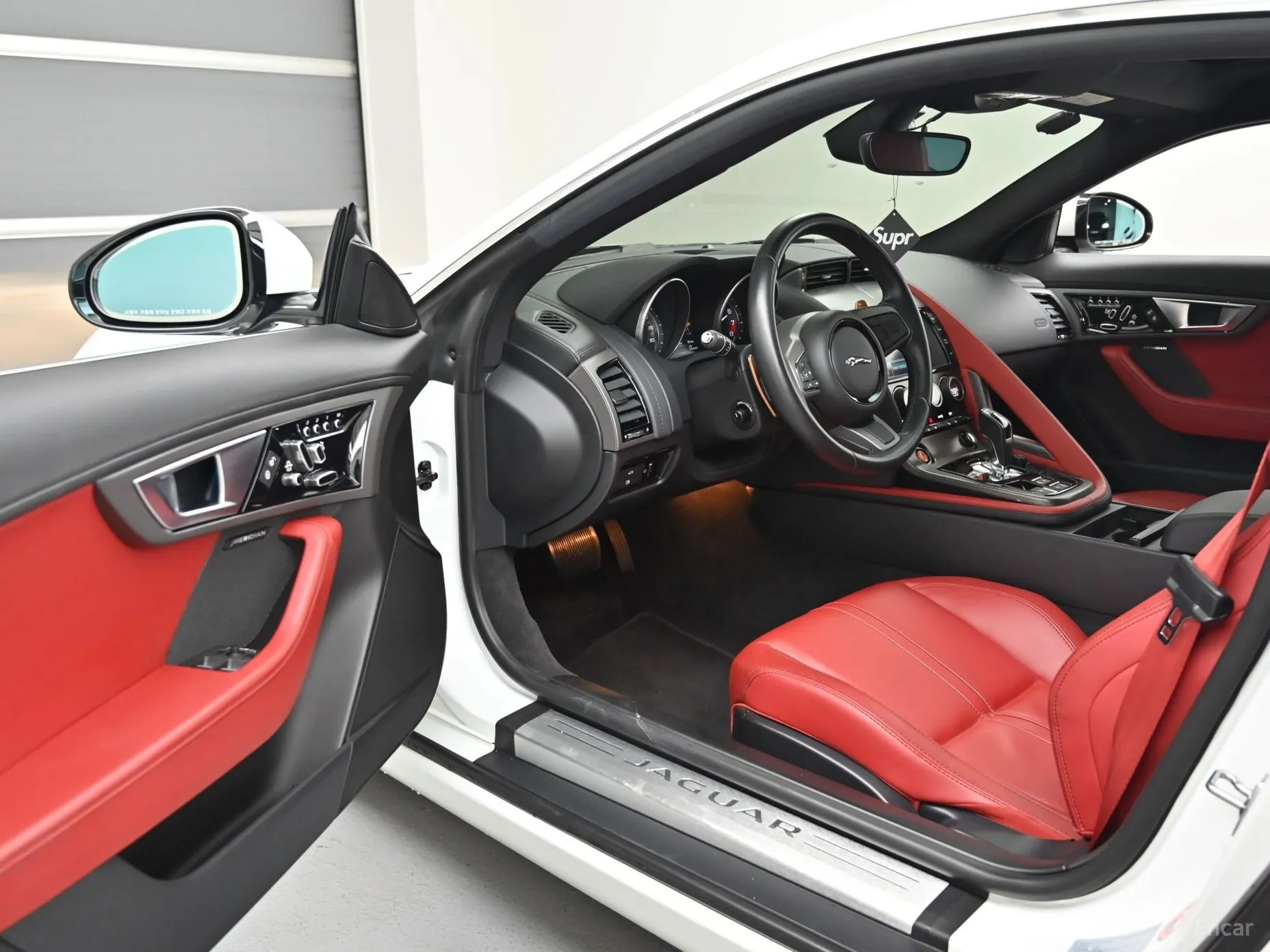 Jaguar F-TYPE превью 11