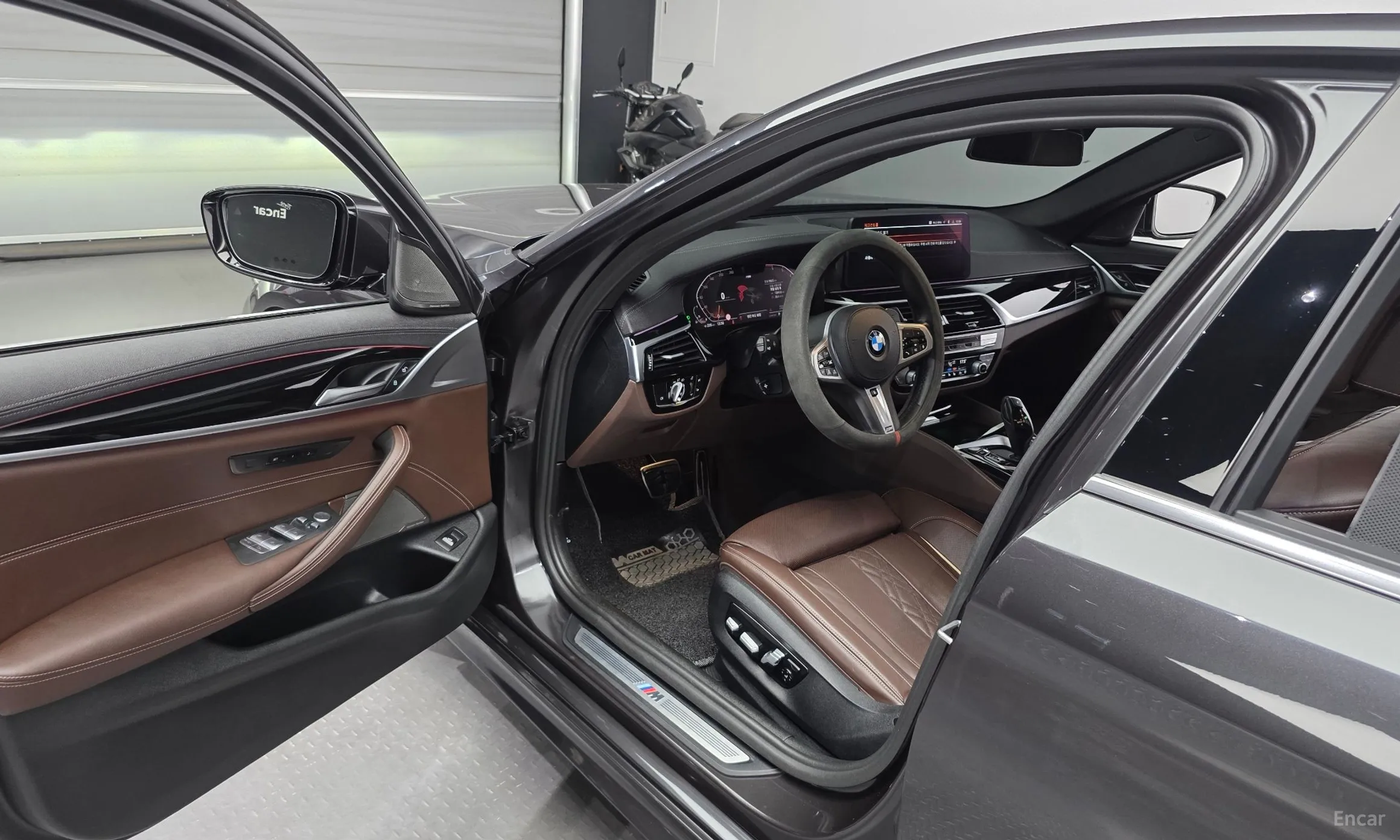 BMW 5 Series (G30) превью 10