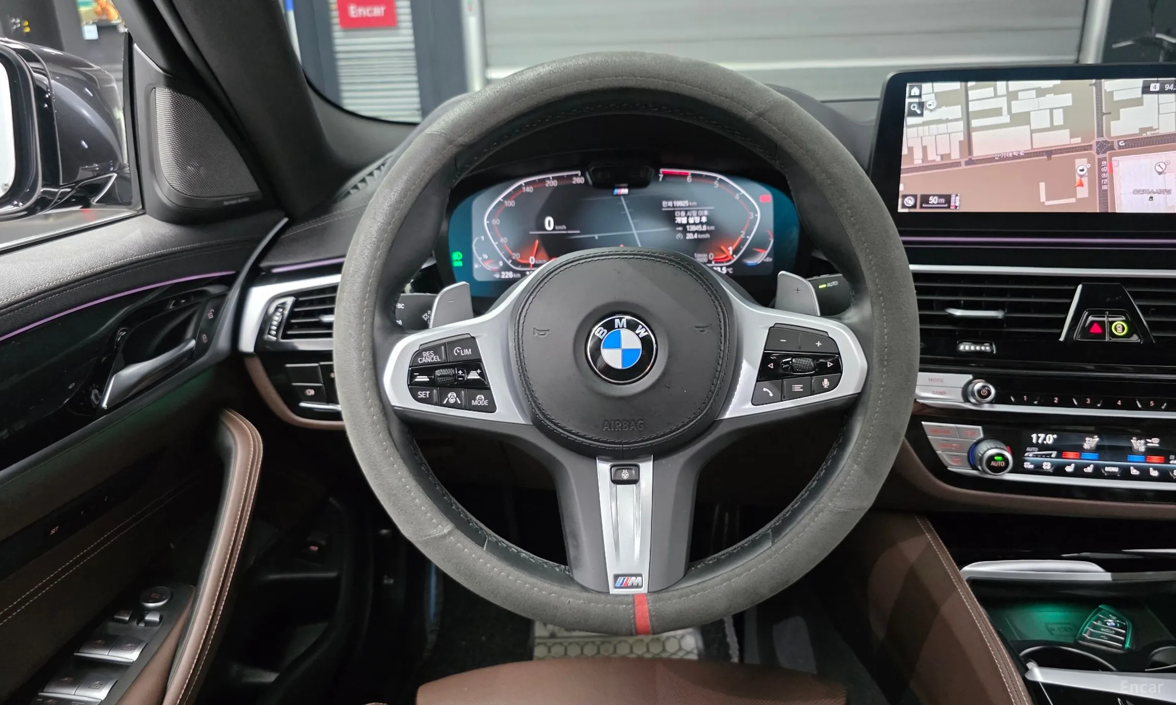 BMW 5 Series (G30) превью 12