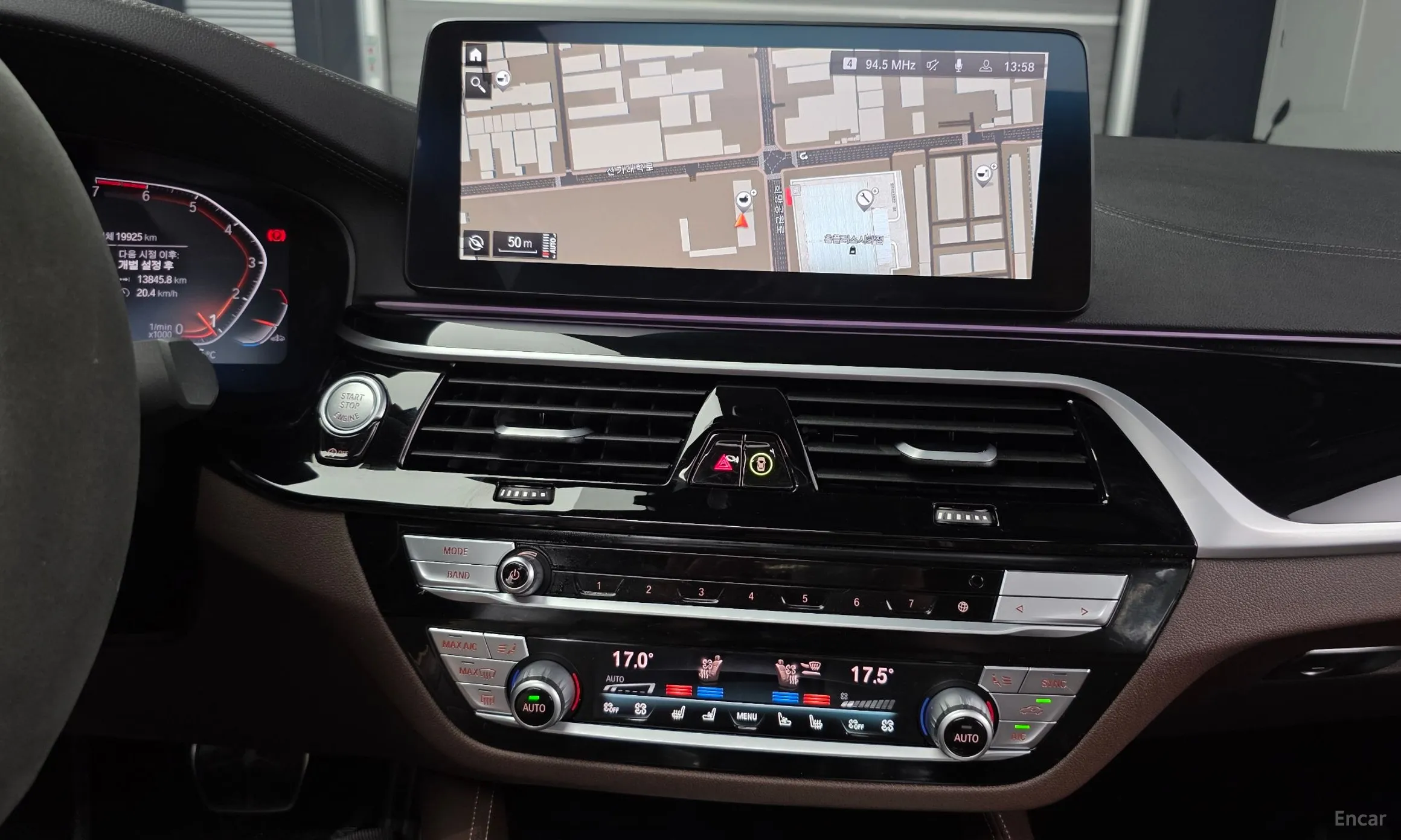 BMW 5 Series (G30) превью 17
