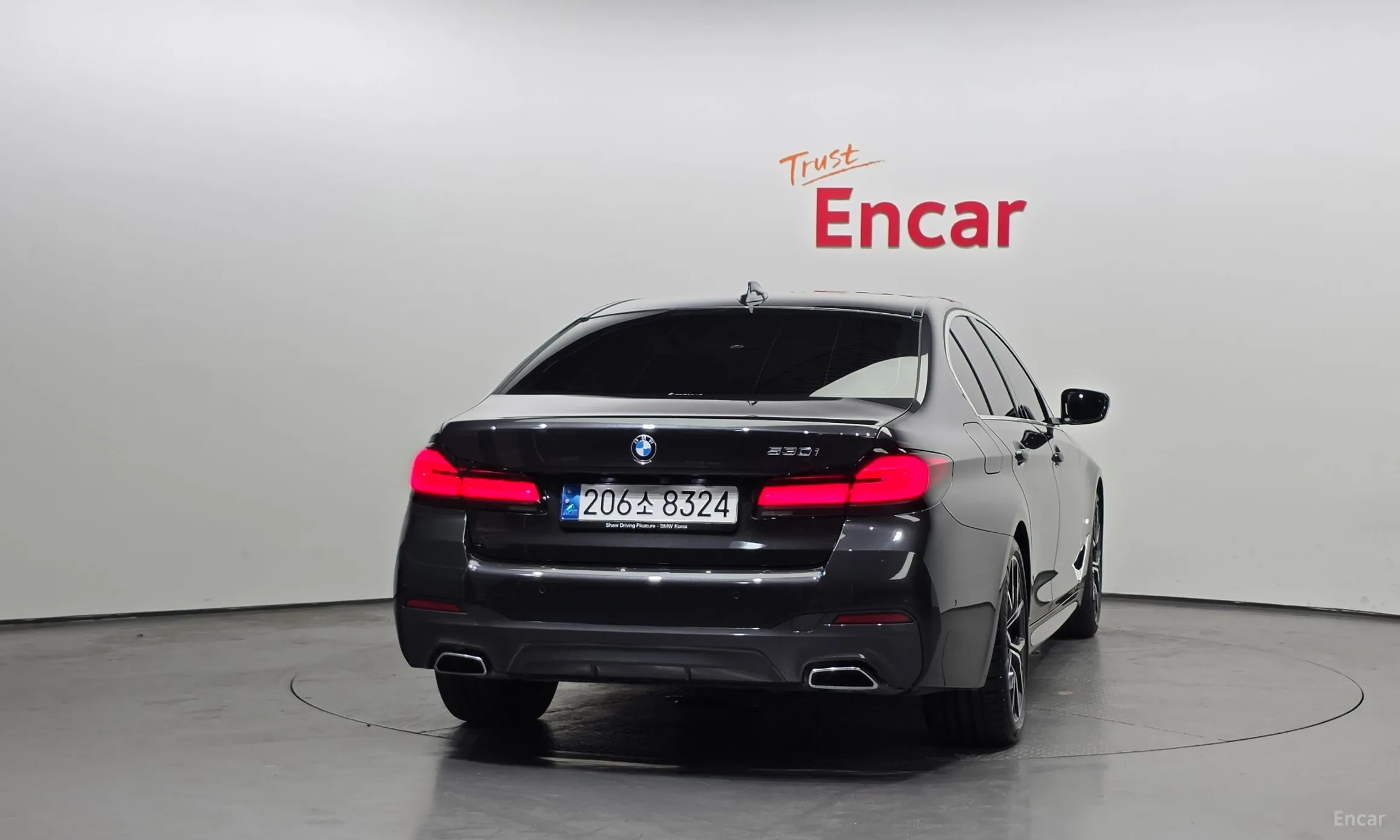 BMW 5 Series (G30) превью 4