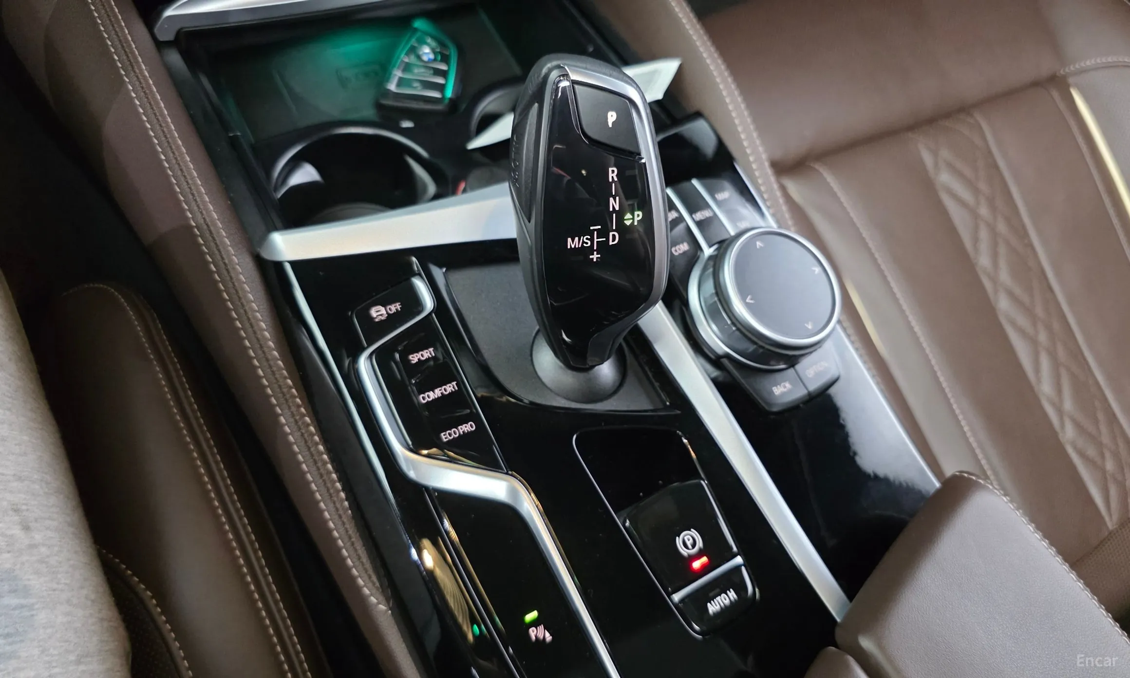 BMW 5 Series (G30) превью 9