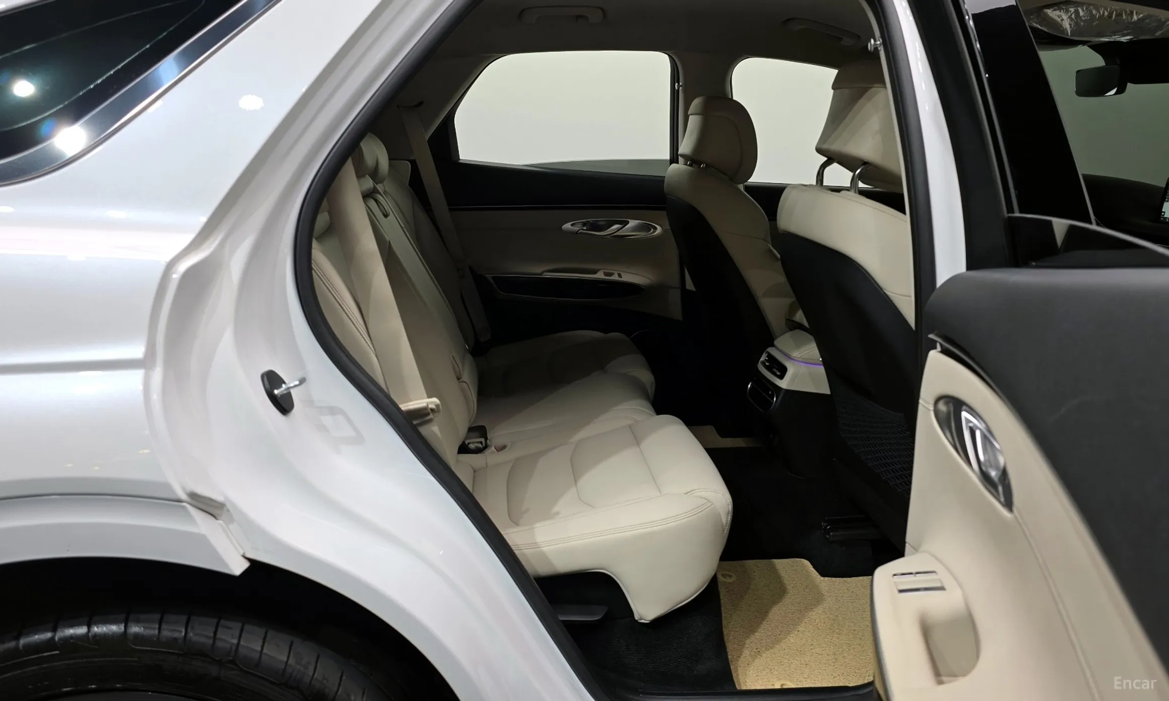 Genesis GV70 превью 12
