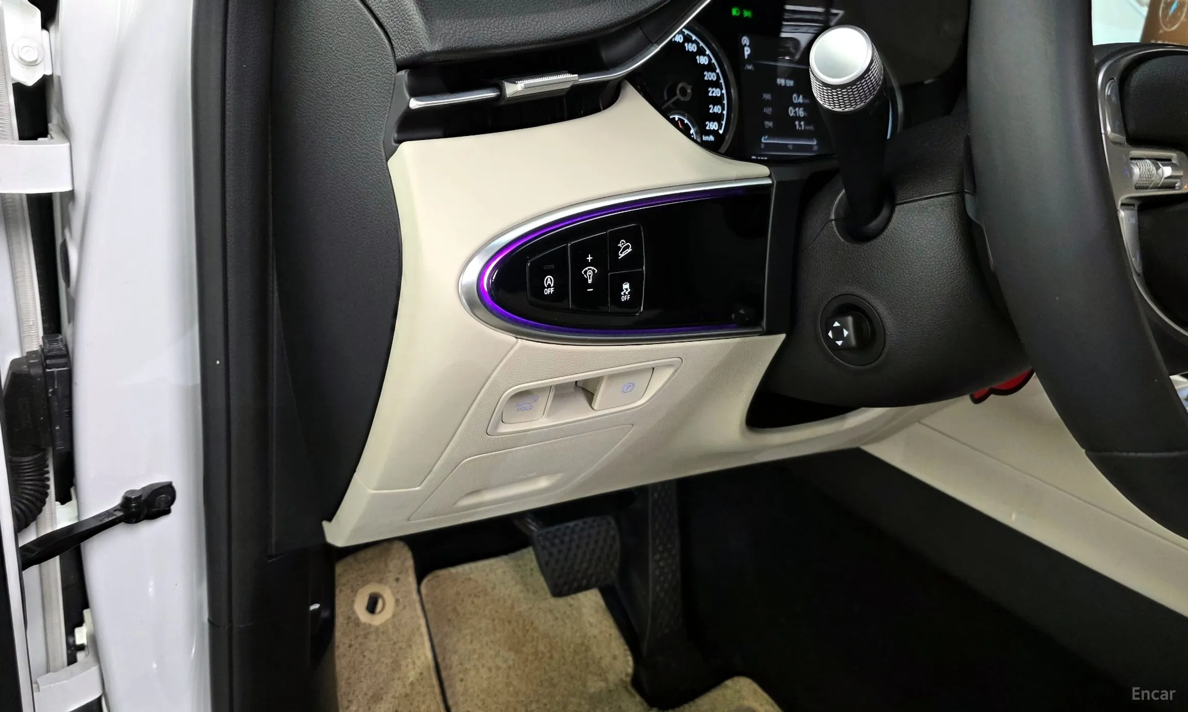 Genesis GV70 превью 17