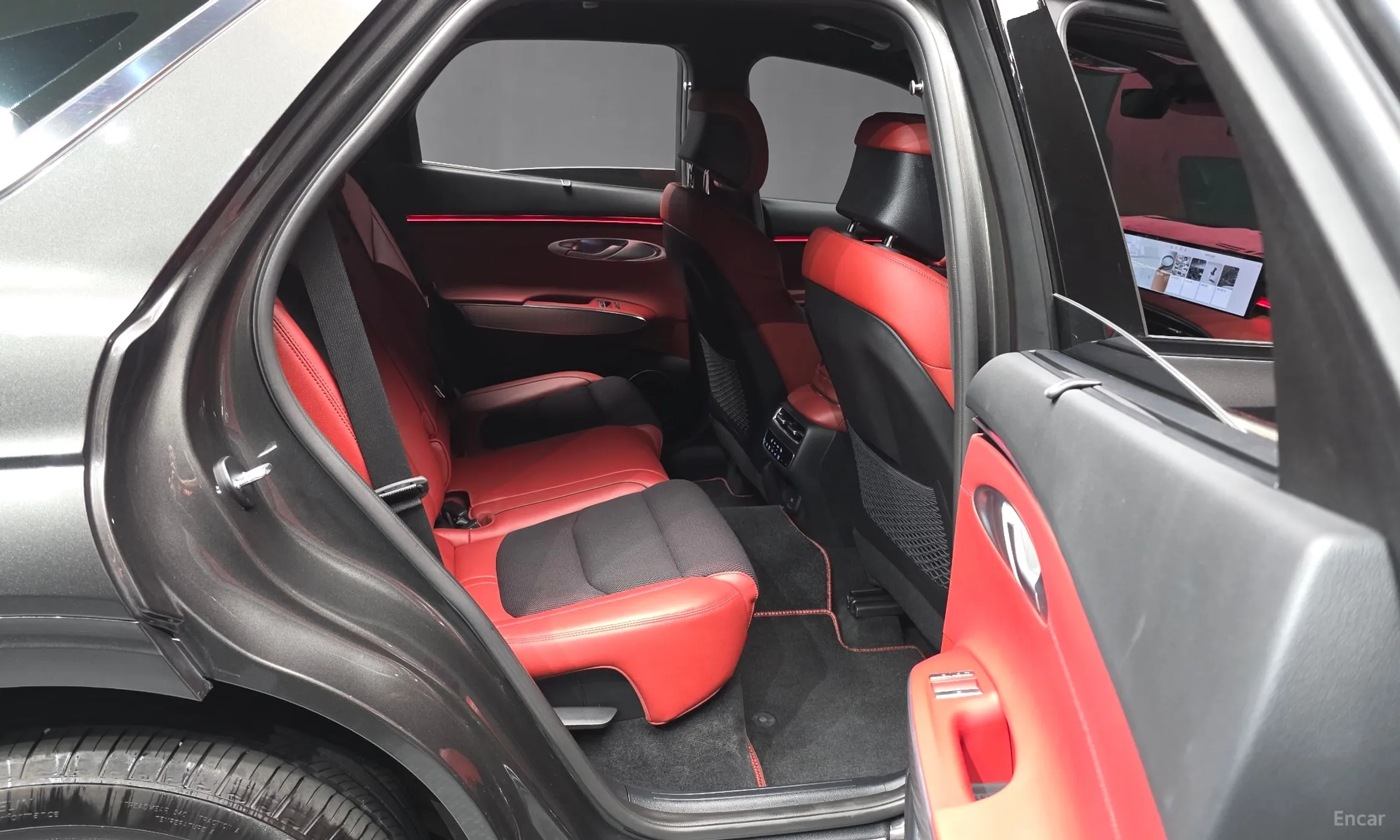 Genesis GV70 превью 12