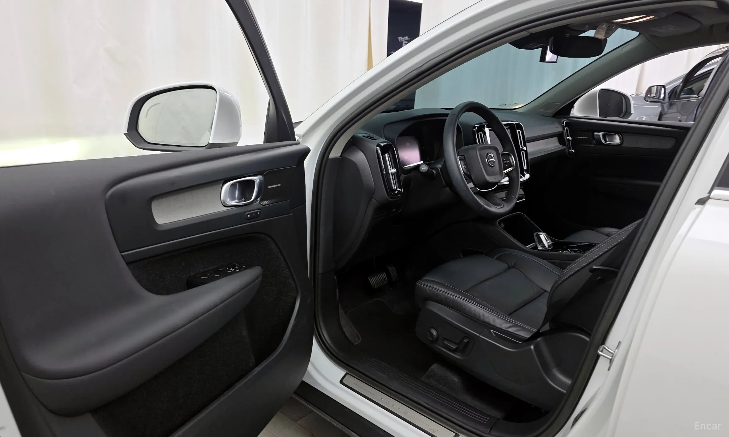 Volvo XC40 превью 10