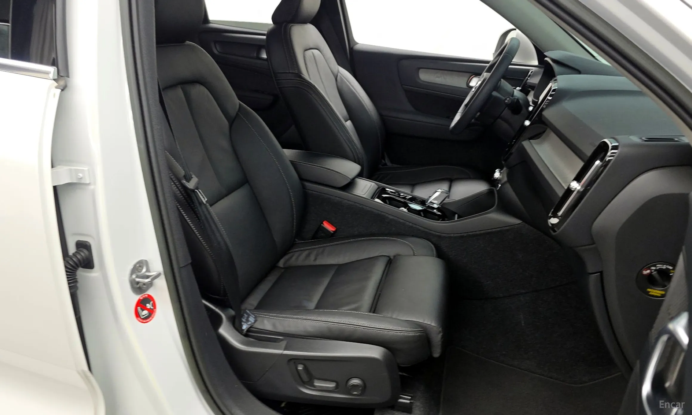 Volvo XC40 превью 11
