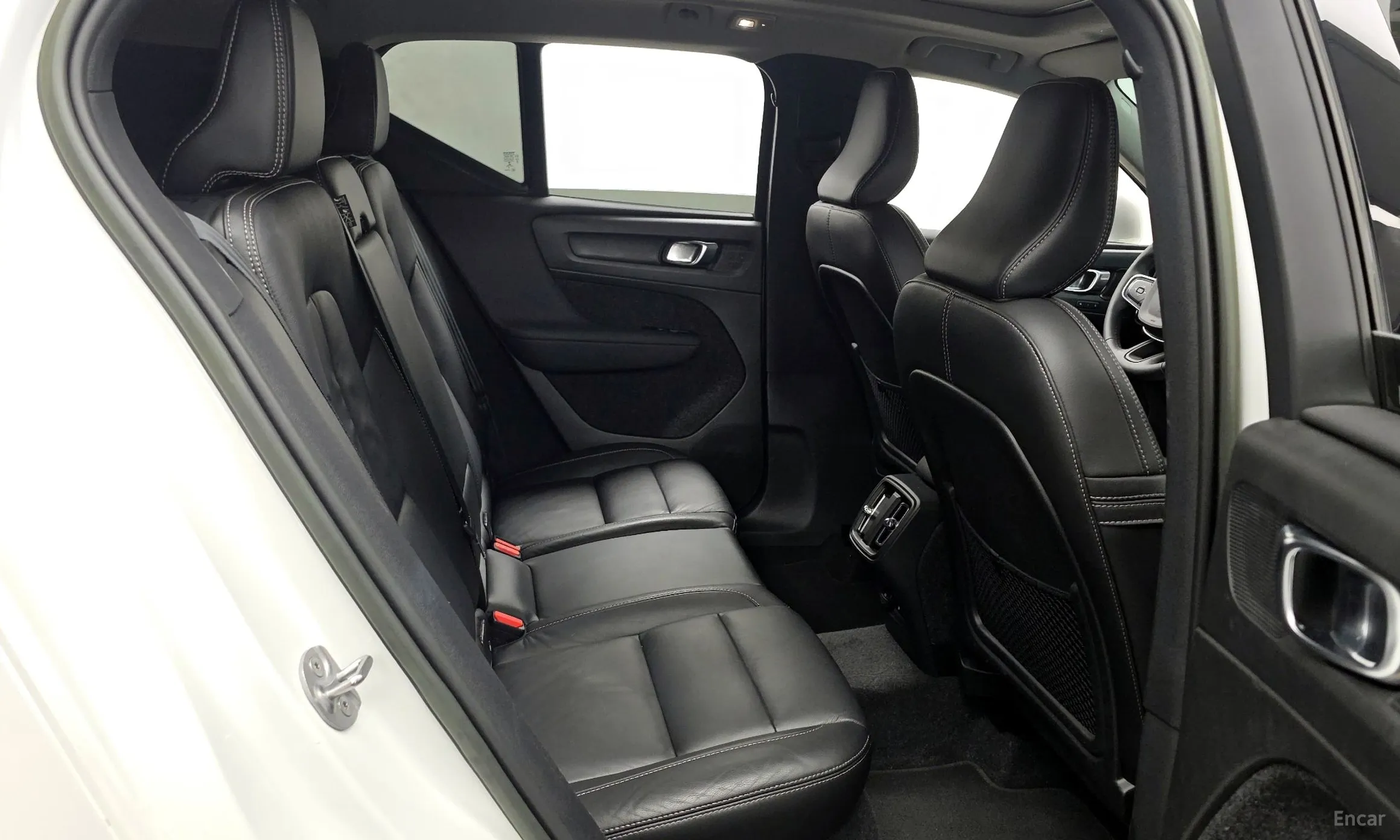 Volvo XC40 превью 12