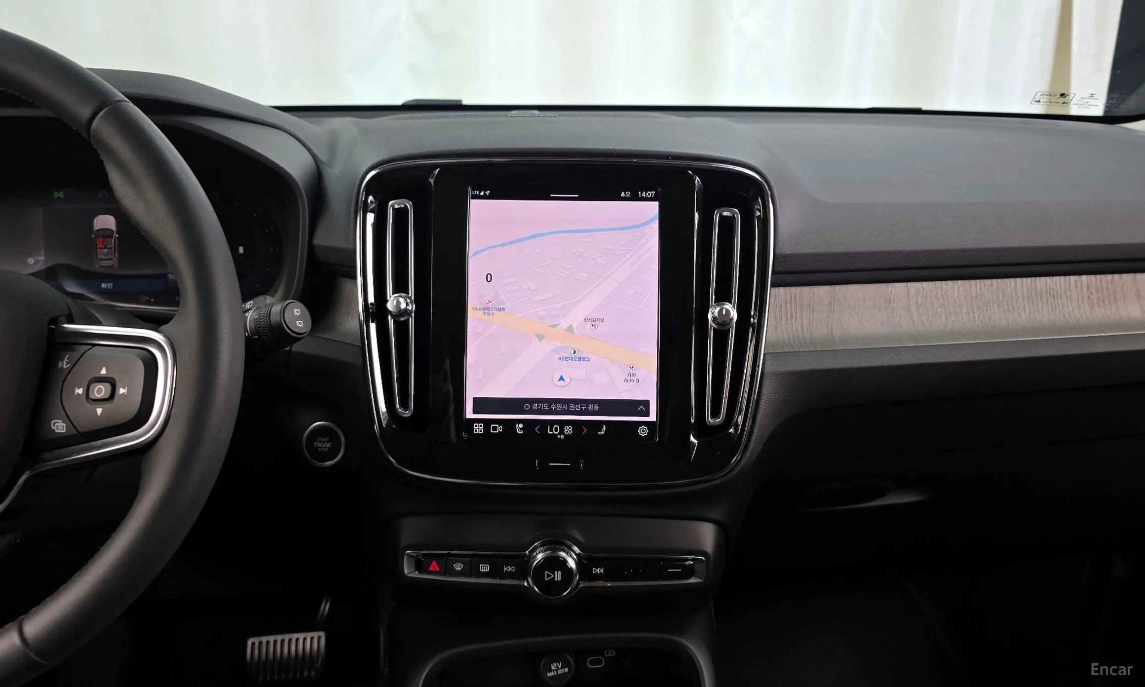 Volvo XC40 превью 14