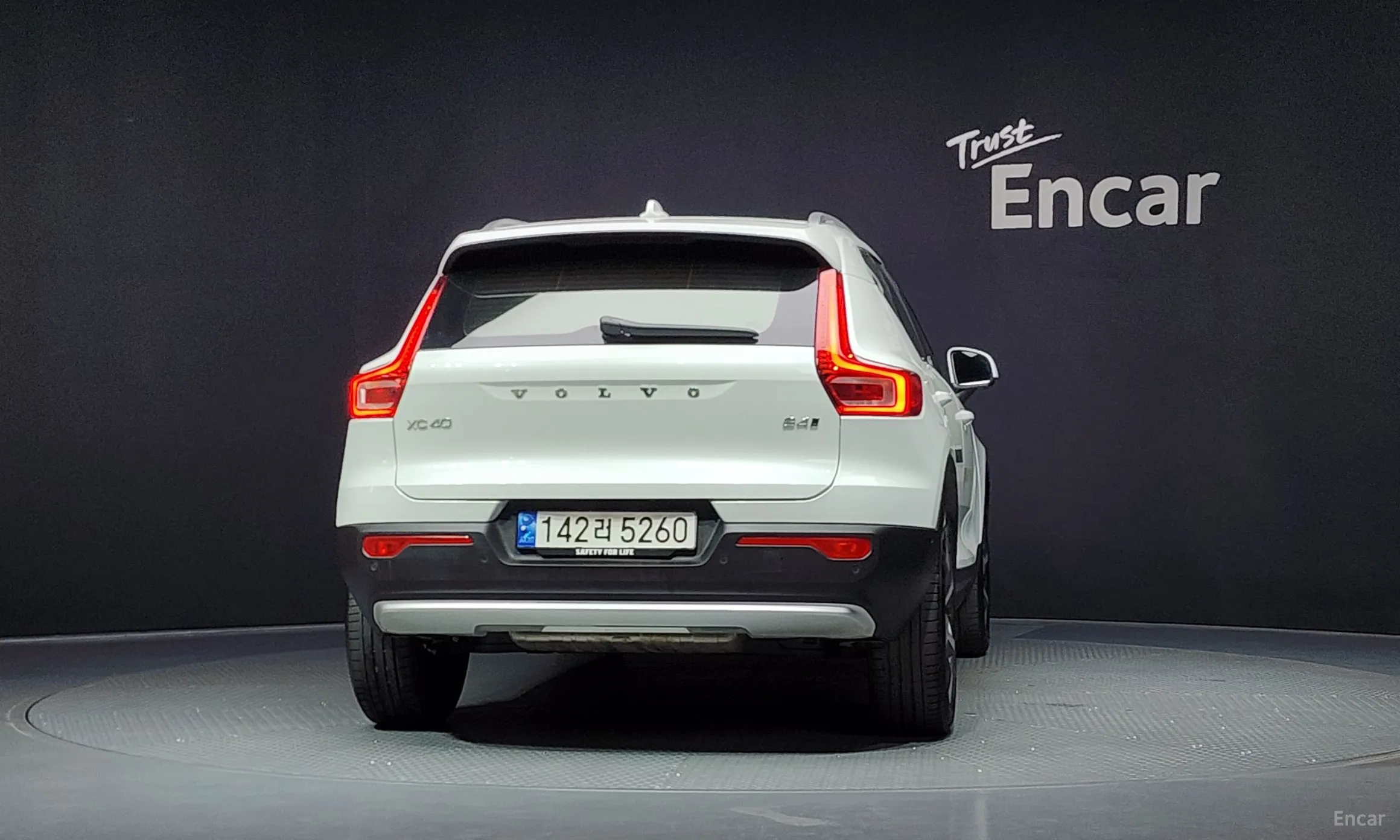 Volvo XC40 превью 4