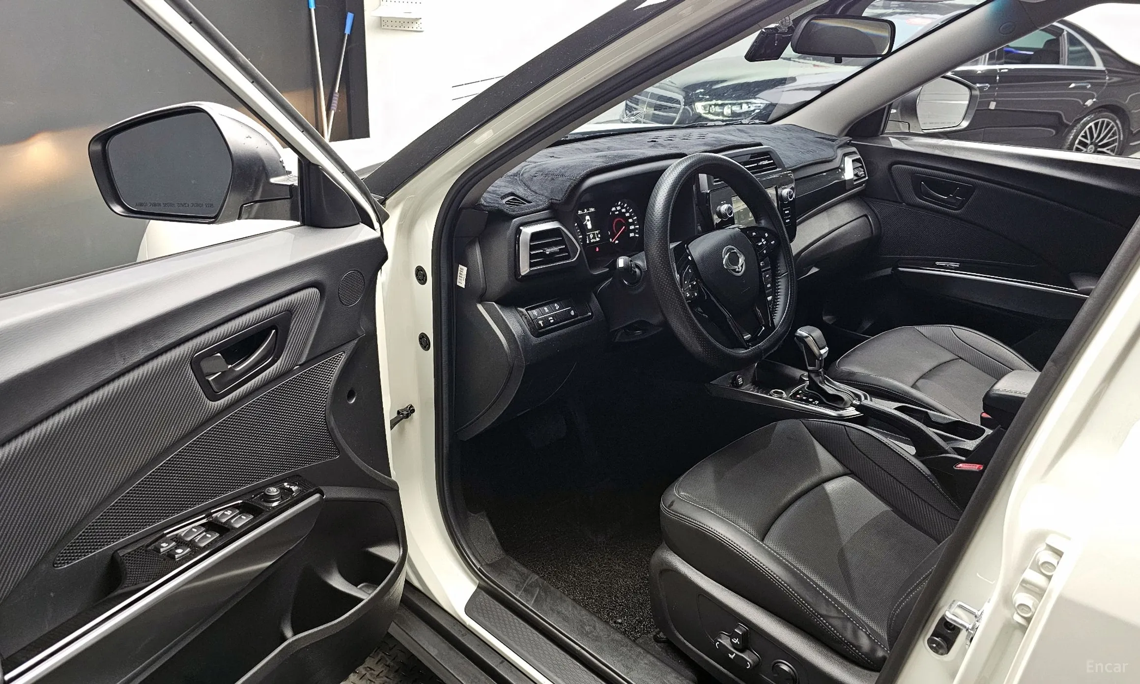 KG Mobility (SsangYong) Tivoli превью 10