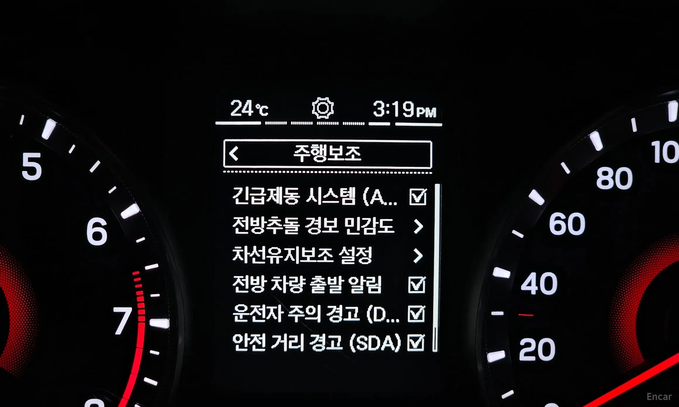 KG Mobility (SsangYong) Tivoli превью 15