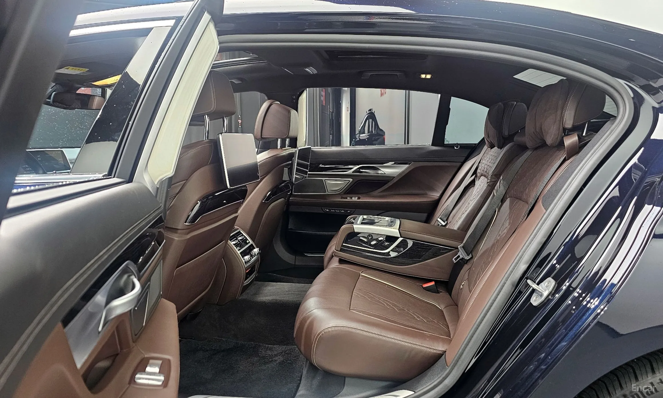 BMW 7 Series (G11) превью 12