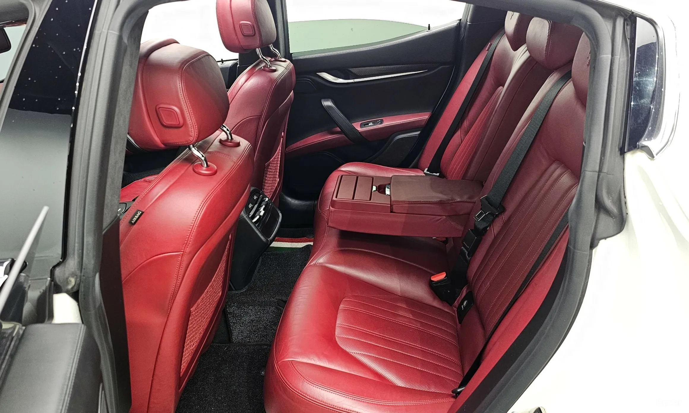 Maserati Ghibli превью 11
